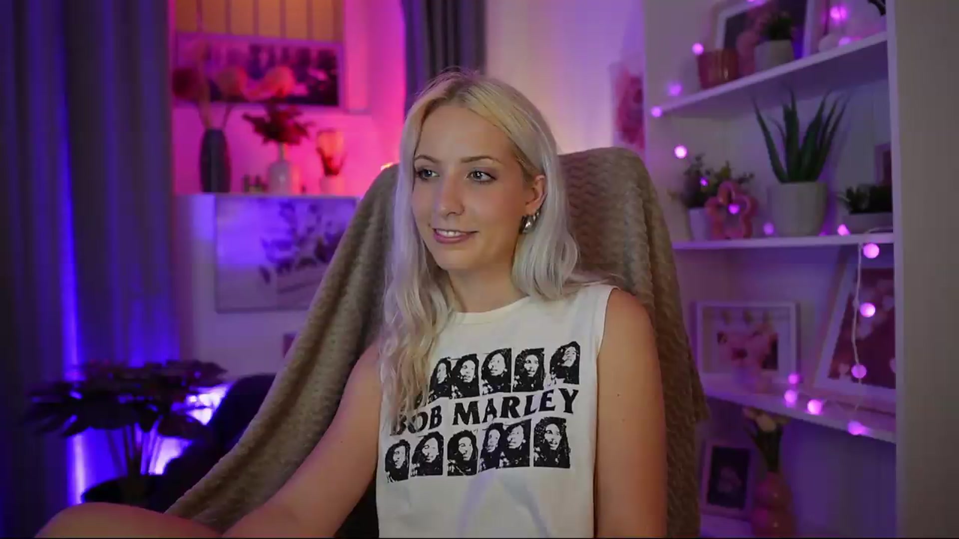 Gallery image thumbnail from Lucy_Cutie's myfreecams stream on, 07/22/2026, 20:44 image 18 of 20