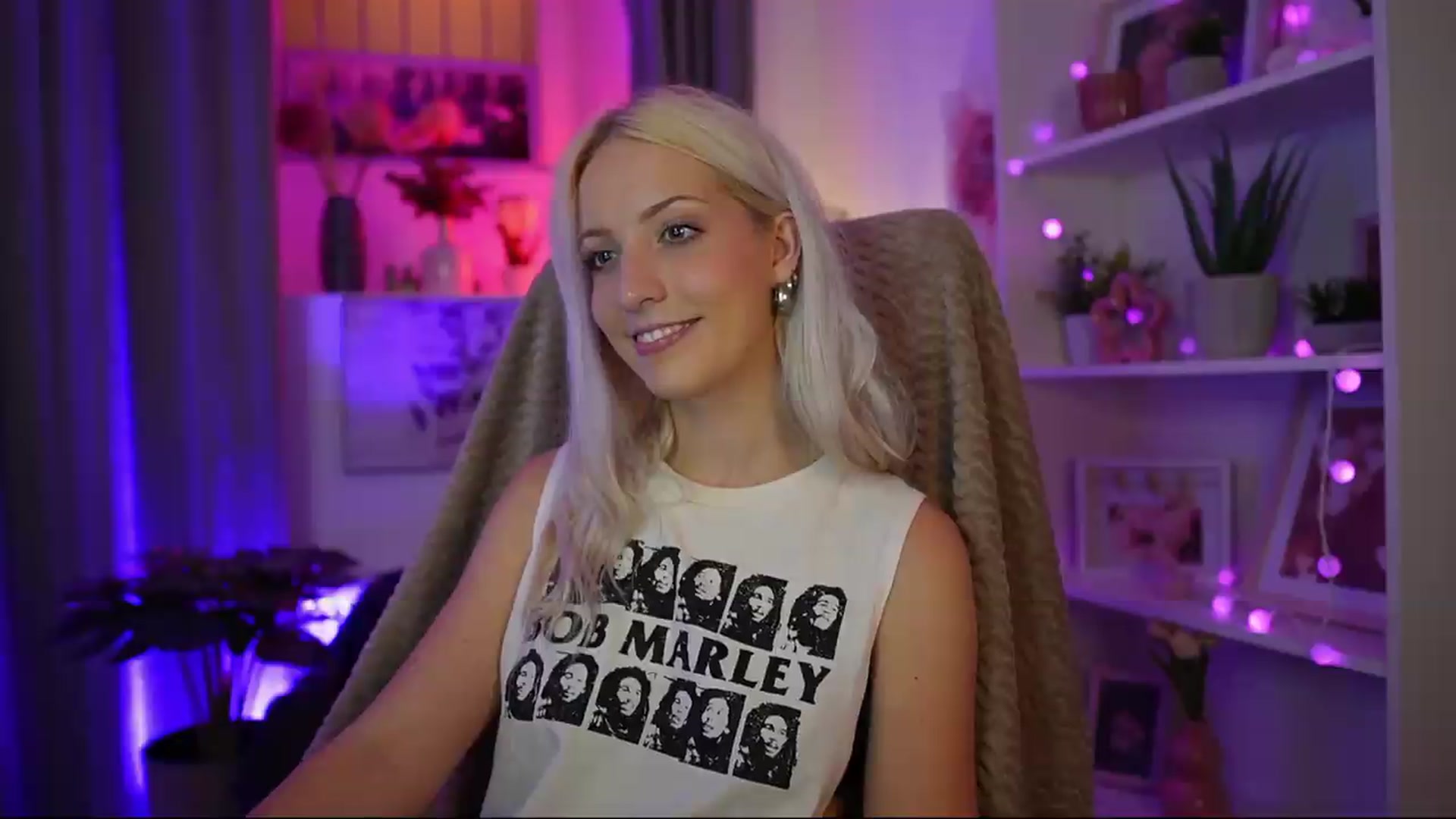 Gallery image thumbnail from Lucy_Cutie's myfreecams stream on, 07/22/2026, 20:44 image 4 of 20