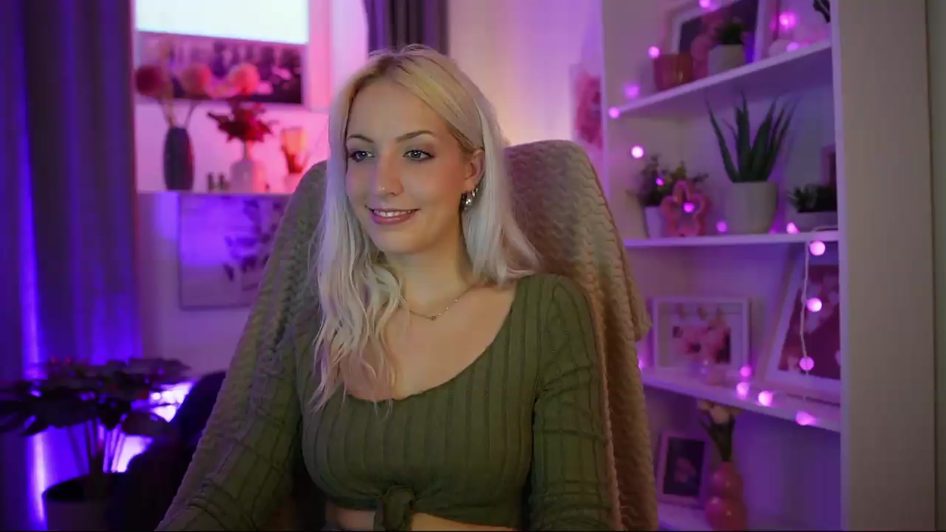 Gallery image thumbnail from Lucy_Cutie's myfreecams stream on, 07/23/2026, 18:22 image 11 of 20