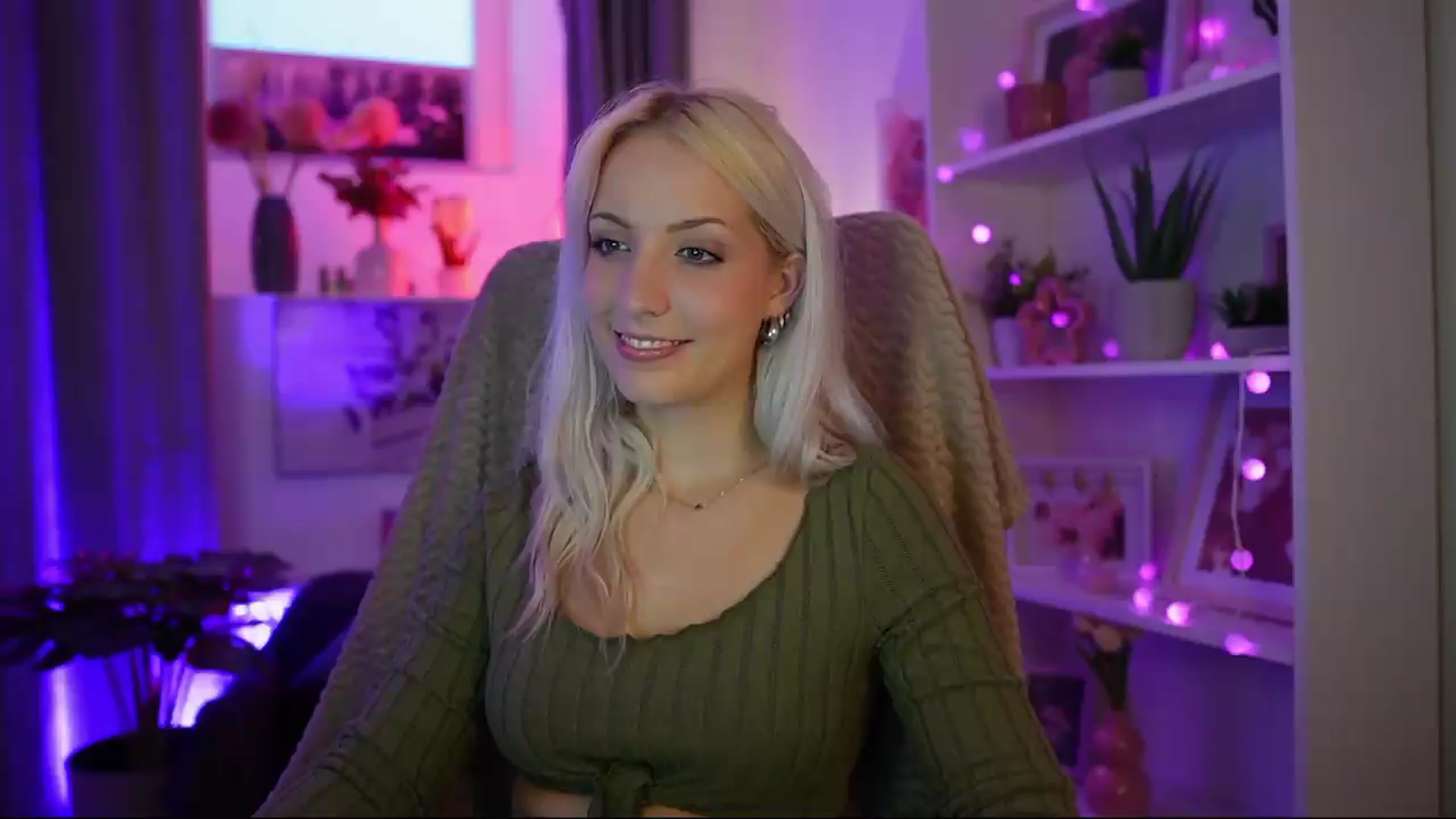 Gallery image thumbnail from Lucy_Cutie's myfreecams stream on, 07/23/2026, 18:22 image 17 of 20