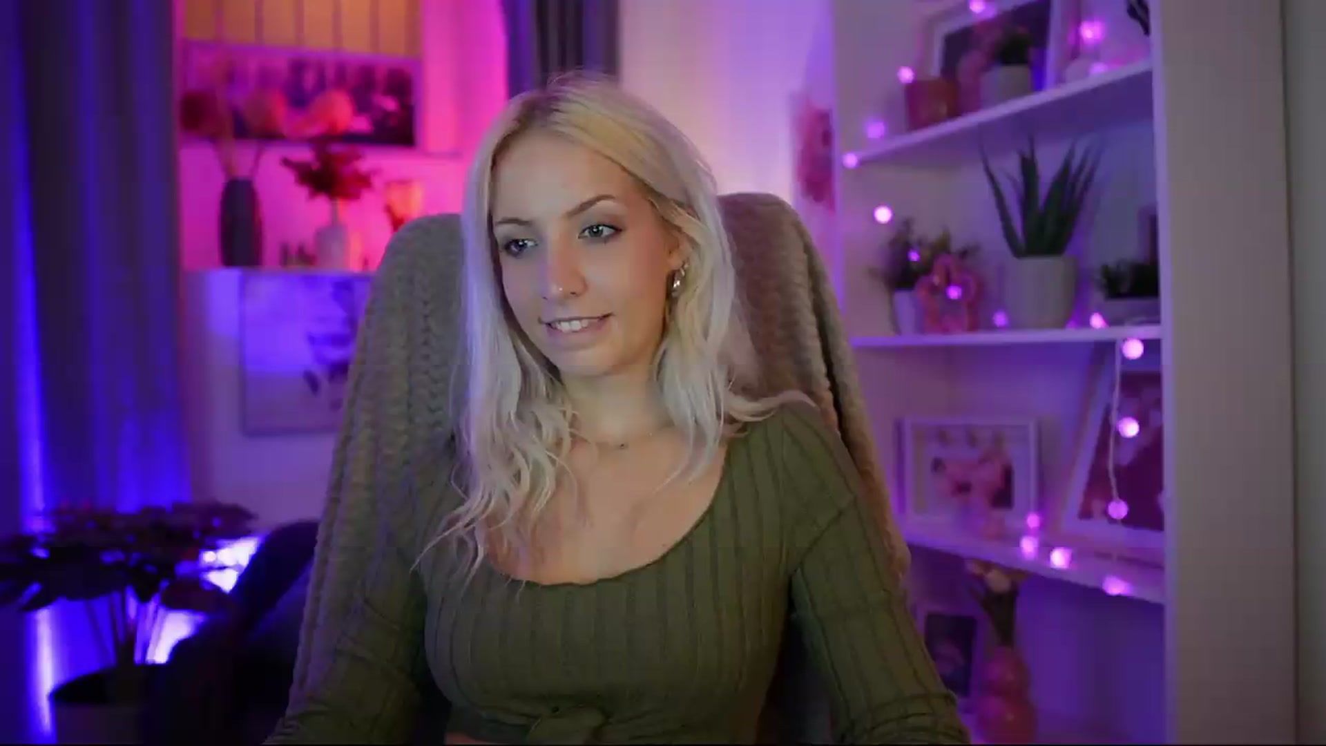 Gallery image thumbnail from Lucy_Cutie's myfreecams stream on, 07/23/2026, 19:24 image 17 of 20