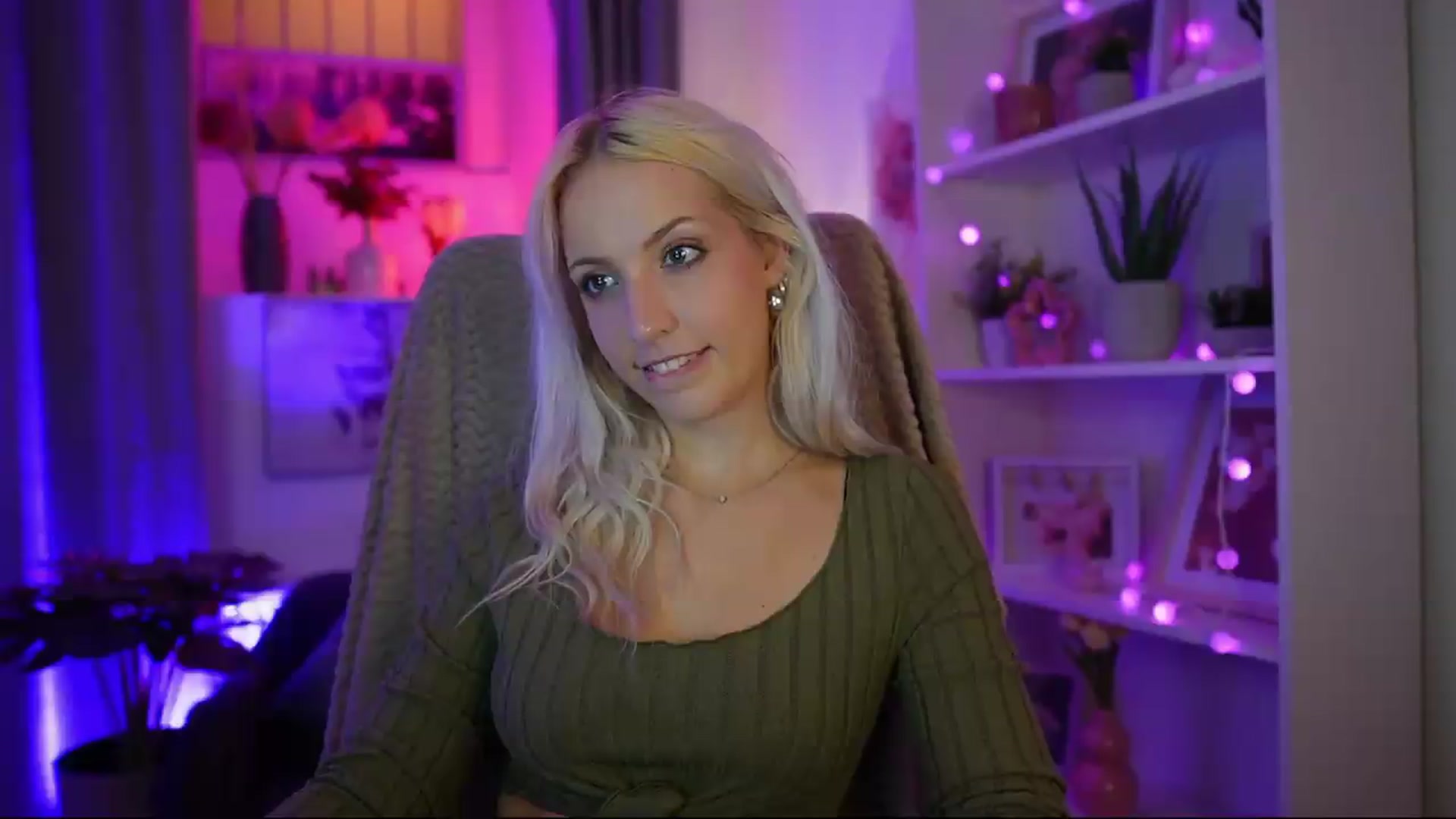 Gallery image thumbnail from Lucy_Cutie's myfreecams stream on, 07/23/2026, 19:24 image 14 of 20