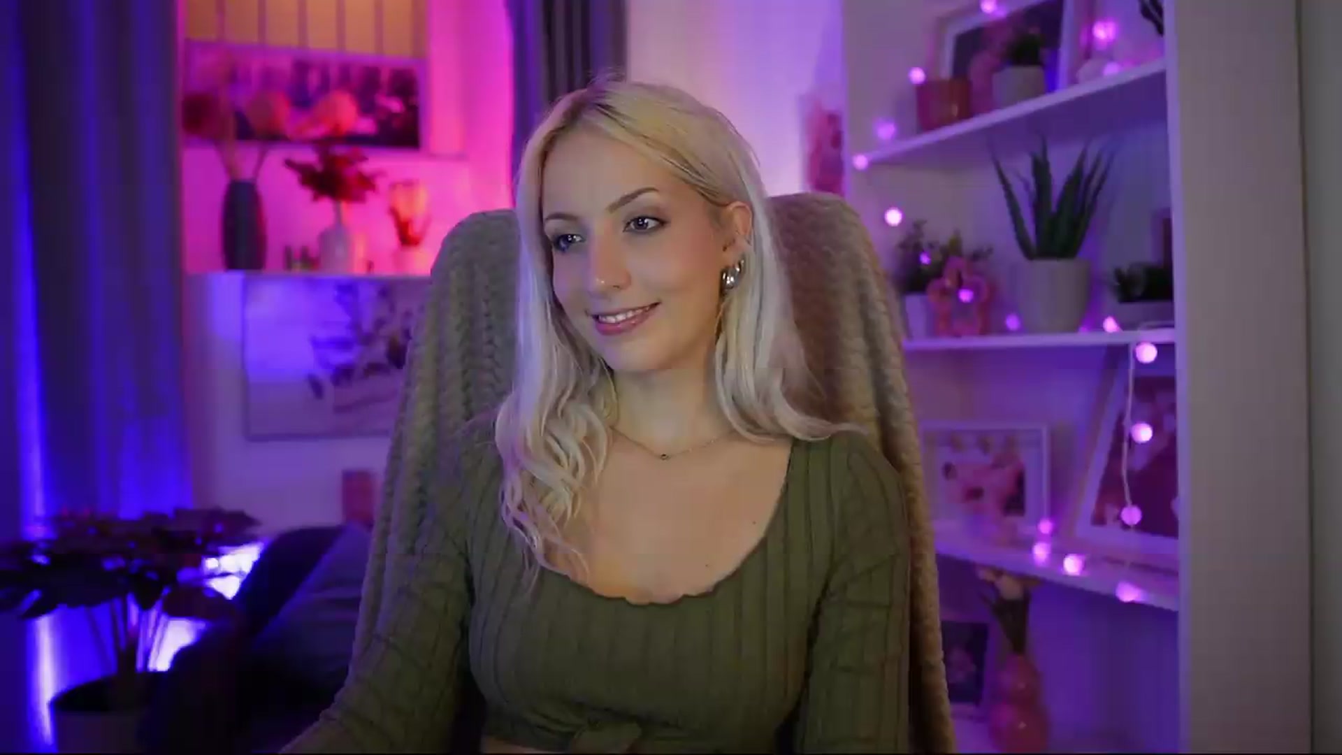 Gallery image thumbnail from Lucy_Cutie's myfreecams stream on, 07/23/2026, 19:24 image 8 of 20