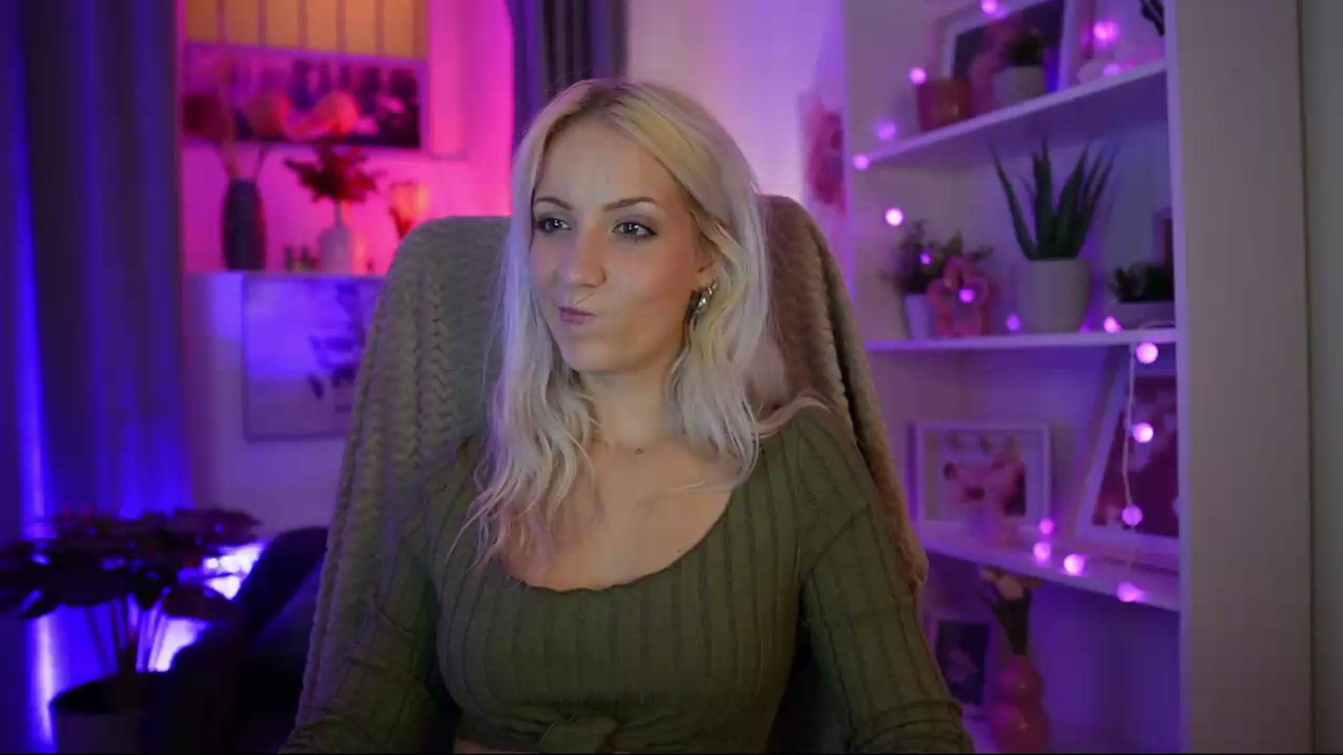 Gallery image thumbnail from Lucy_Cutie's myfreecams stream on, 07/23/2026, 19:24 image 18 of 20