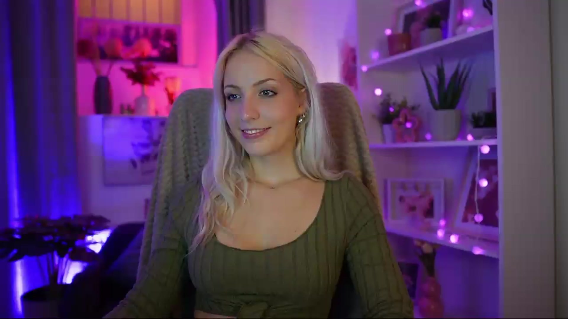 Gallery image thumbnail from Lucy_Cutie's myfreecams stream on, 07/23/2026, 19:24 image 4 of 20