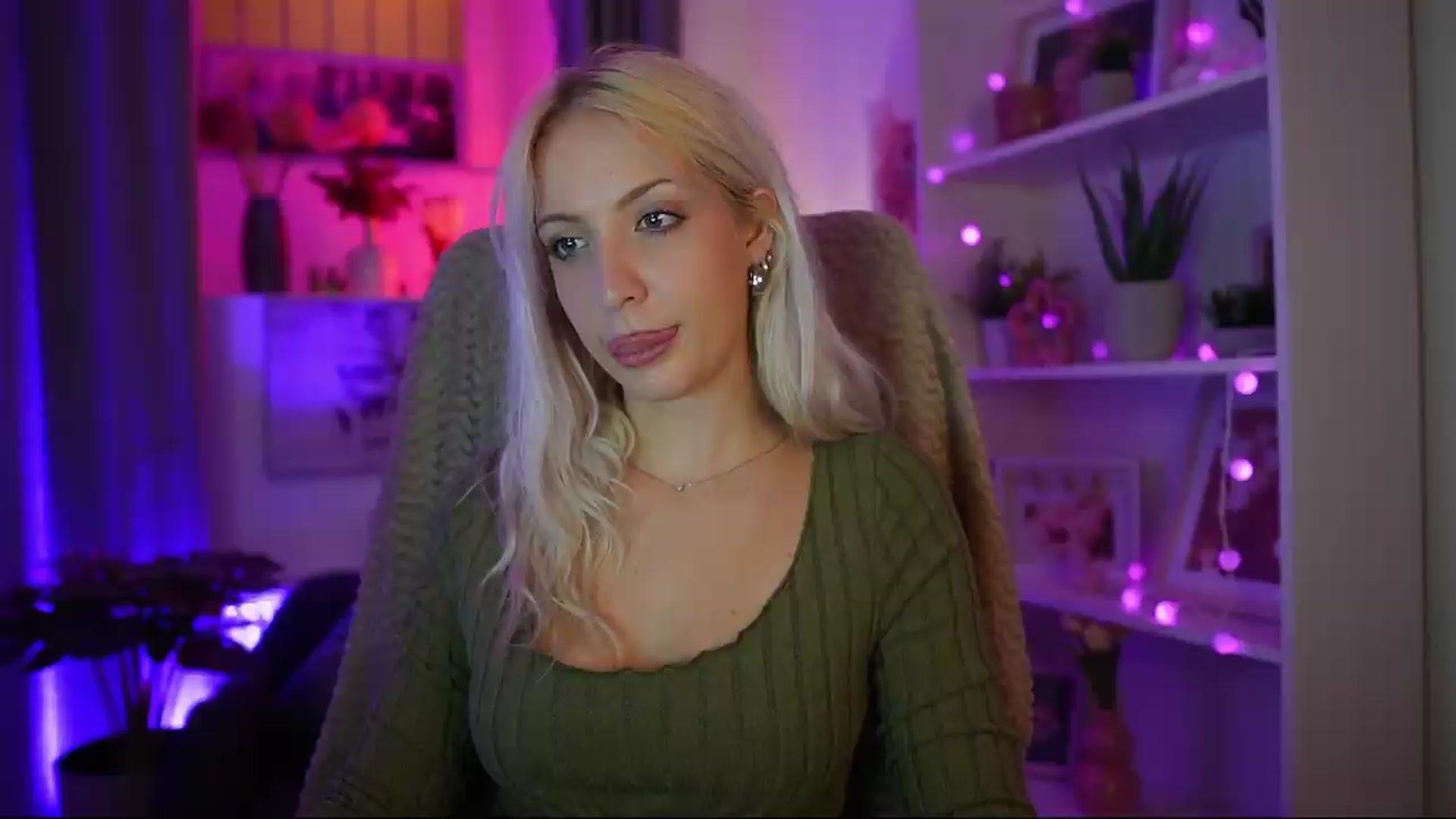 Gallery image thumbnail from Lucy_Cutie's myfreecams stream on, 07/23/2026, 20:59 image 13 of 20