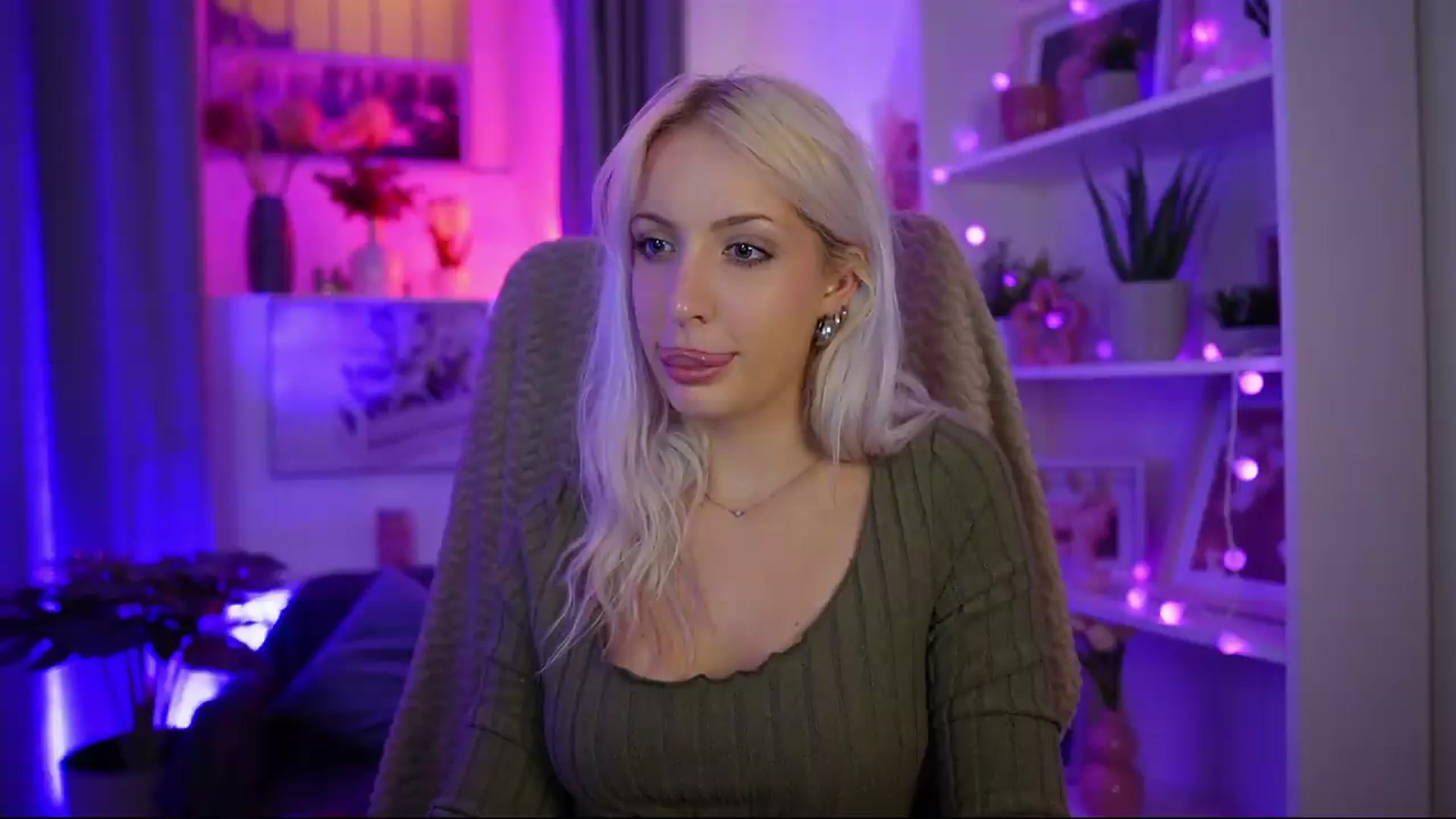 Gallery image thumbnail from Lucy_Cutie's myfreecams stream on, 07/23/2026, 20:59 image 7 of 20
