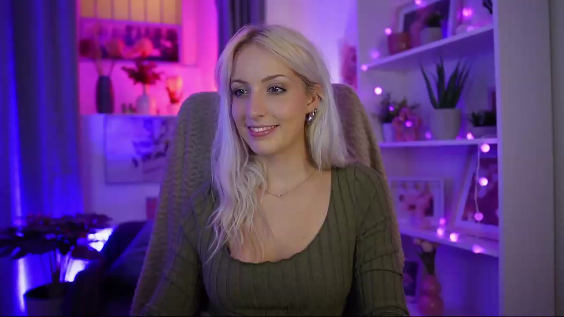 Gallery image thumbnail from Lucy_Cutie's myfreecams stream on, 07/23/2026, 20:59 image 2 of 20