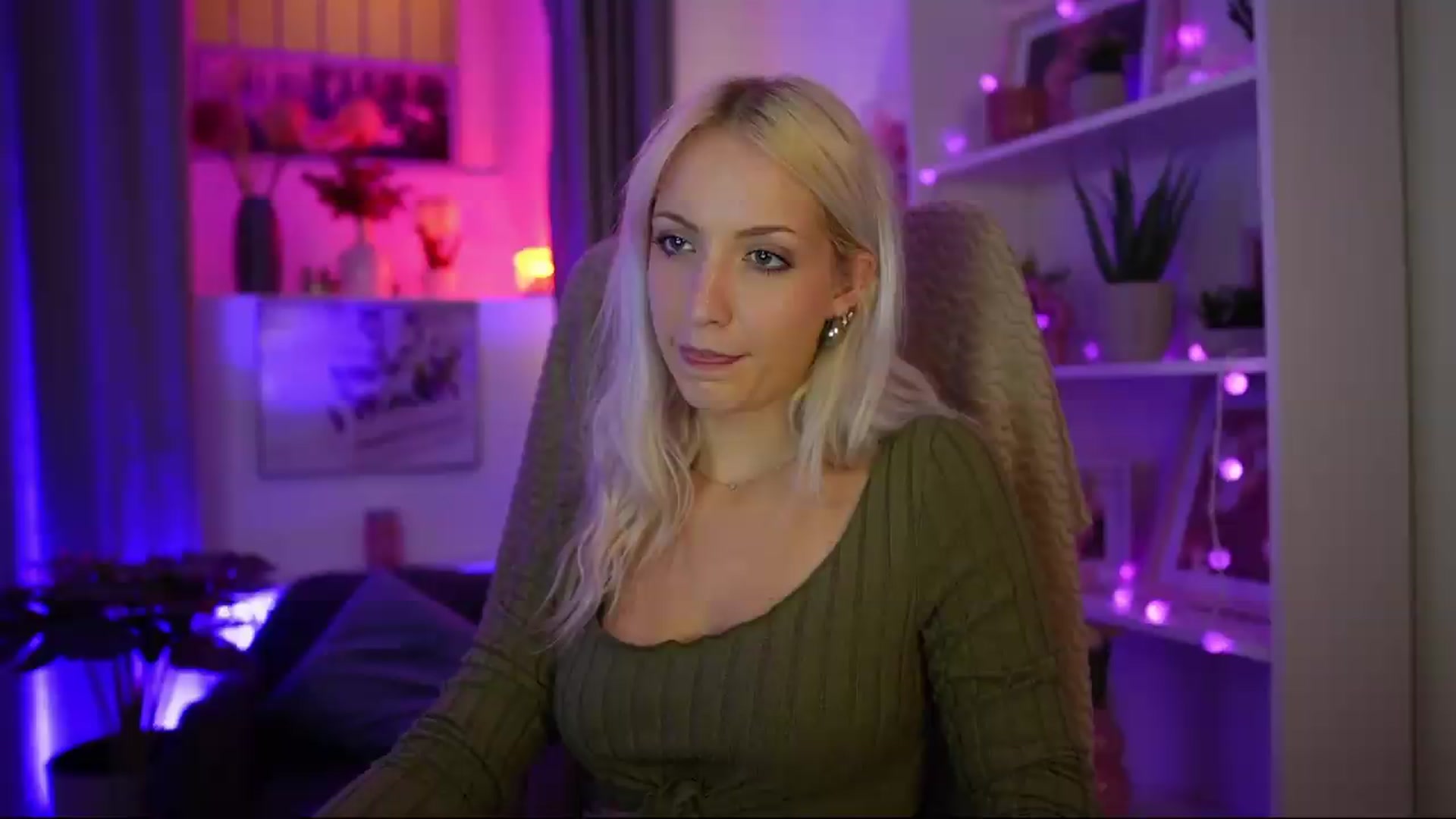 Gallery image thumbnail from Lucy_Cutie's myfreecams stream on, 07/23/2026, 20:59 image 18 of 20