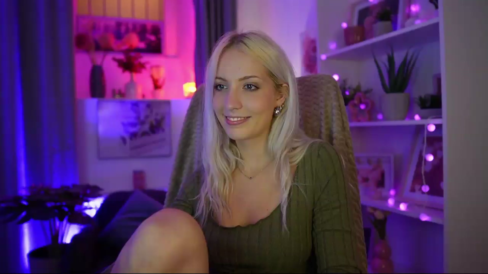 Gallery image thumbnail from Lucy_Cutie's myfreecams stream on, 07/23/2026, 22:40 image 3 of 20