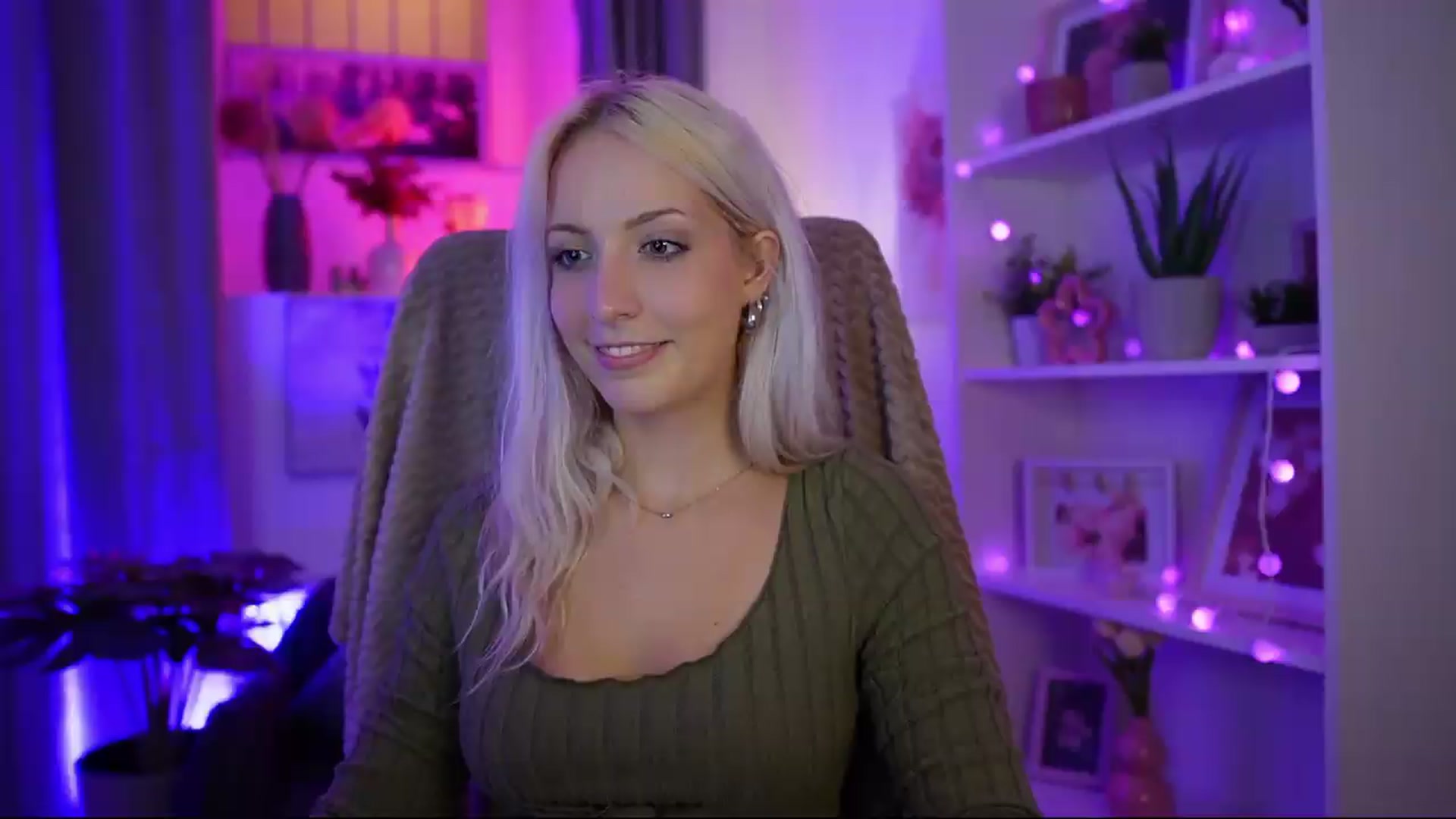Gallery image thumbnail from Lucy_Cutie's myfreecams stream on, 07/23/2026, 22:40 image 9 of 20