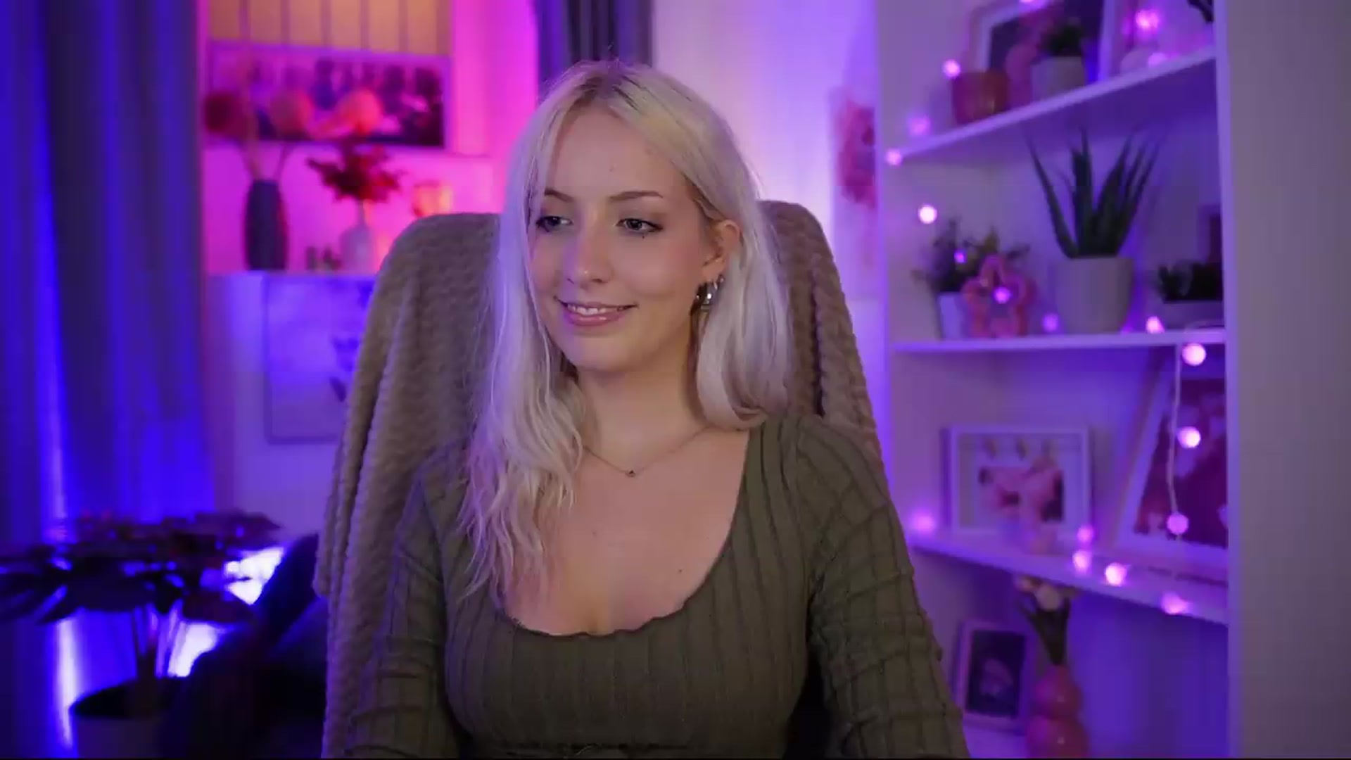 Gallery image thumbnail from Lucy_Cutie's myfreecams stream on, 07/23/2026, 22:40 image 7 of 20