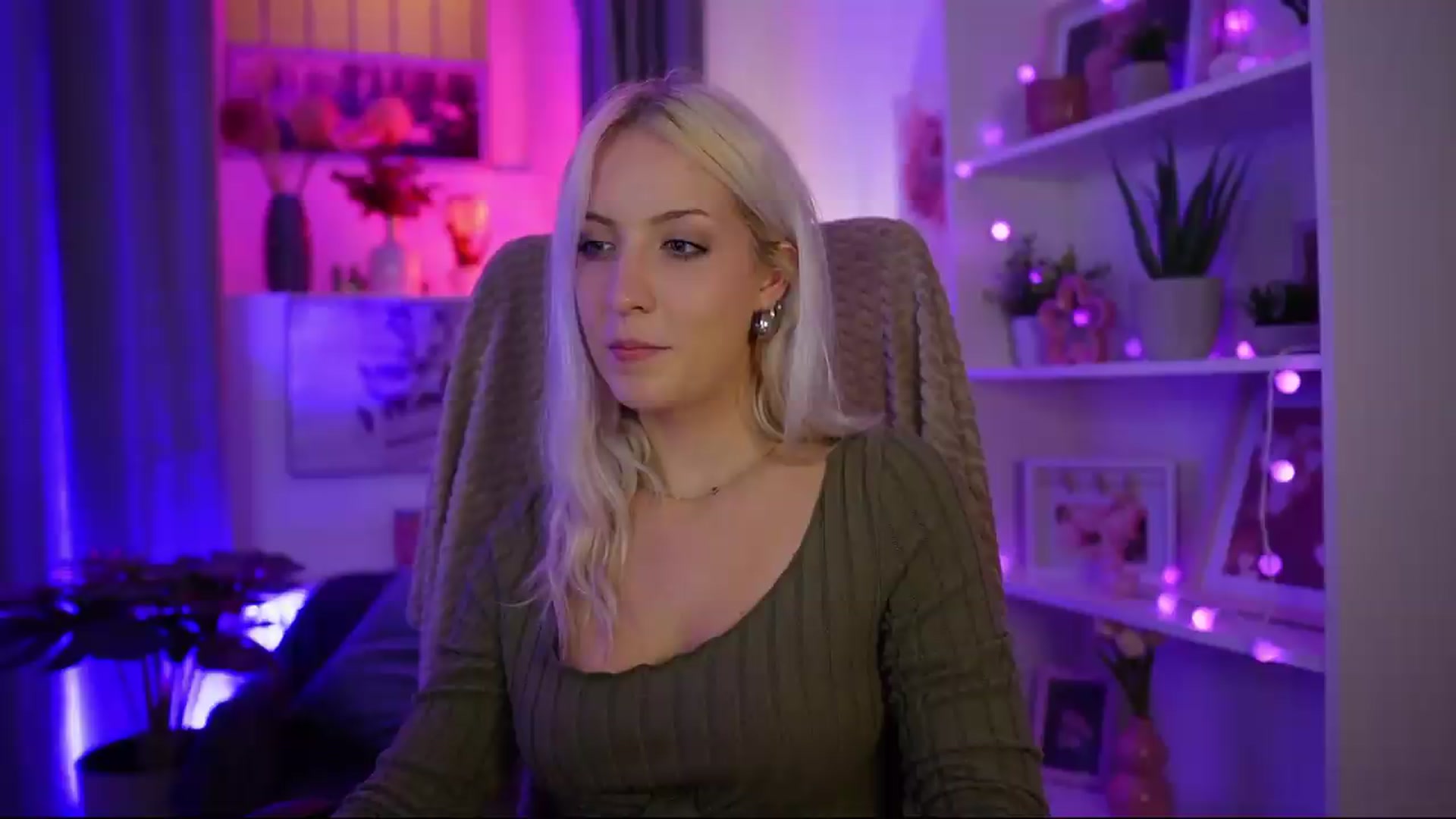 Gallery image thumbnail from Lucy_Cutie's myfreecams stream on, 07/23/2026, 22:40 image 4 of 20