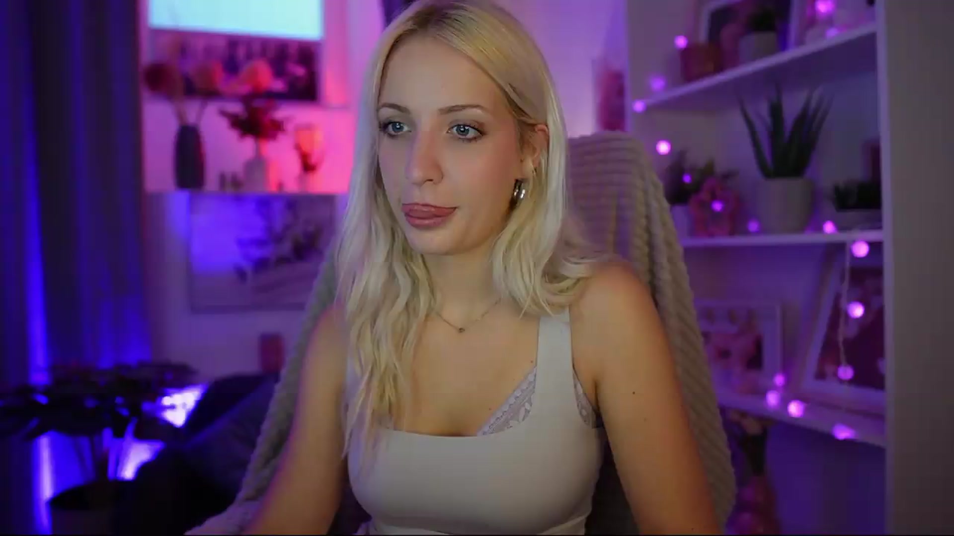 Gallery image thumbnail from Lucy_Cutie's myfreecams stream on, 07/26/2026, 19:12 image 3 of 20
