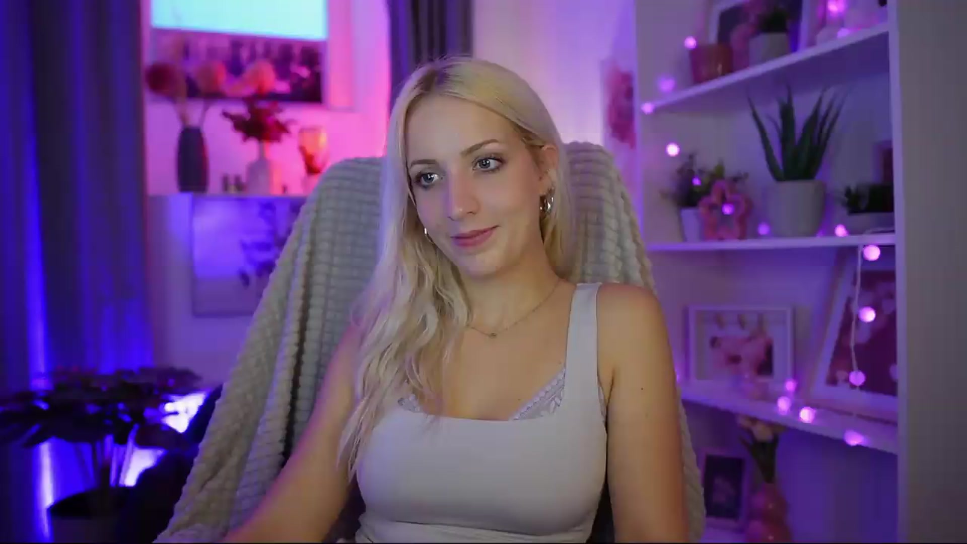 Gallery image thumbnail from Lucy_Cutie's myfreecams stream on, 07/26/2026, 19:12 image 4 of 20