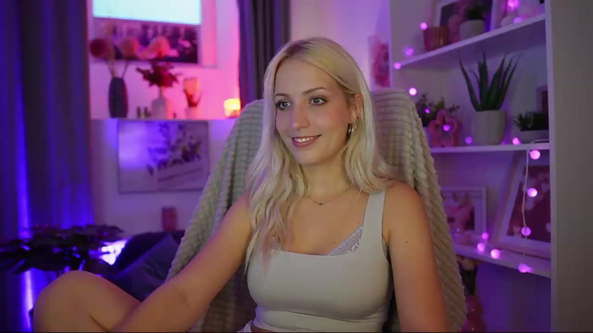 Gallery image thumbnail from Lucy_Cutie's myfreecams stream on, 07/26/2026, 19:12 image 2 of 20