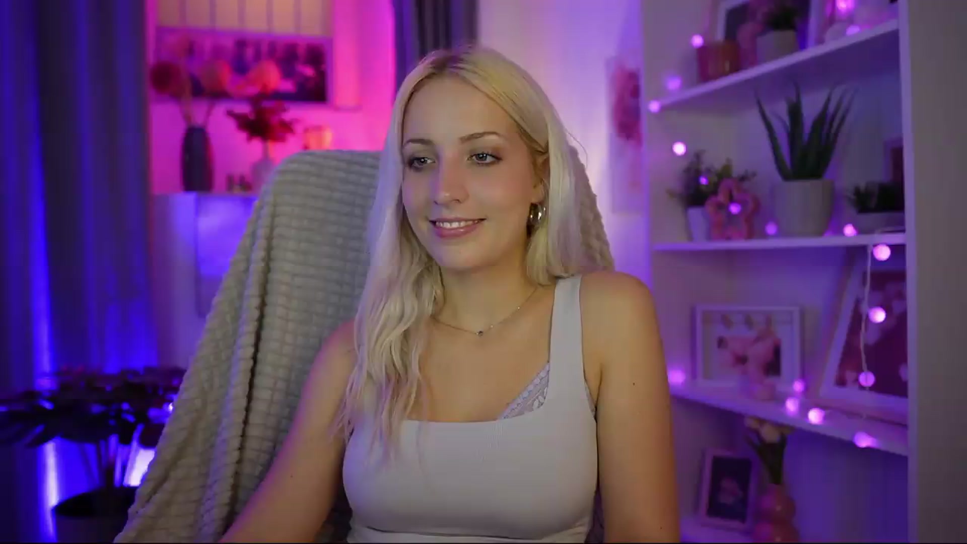 Gallery image thumbnail from Lucy_Cutie's myfreecams stream on, 07/26/2026, 19:12 image 13 of 20