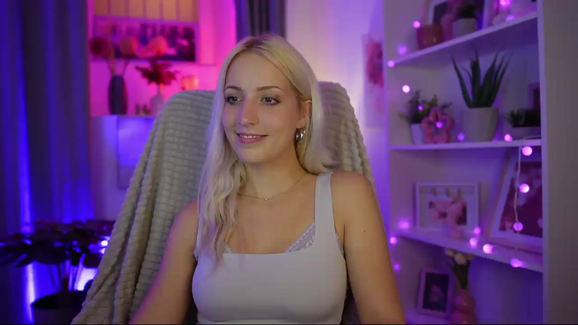 Gallery image thumbnail from Lucy_Cutie's myfreecams stream on, 07/26/2026, 19:12 image 18 of 20