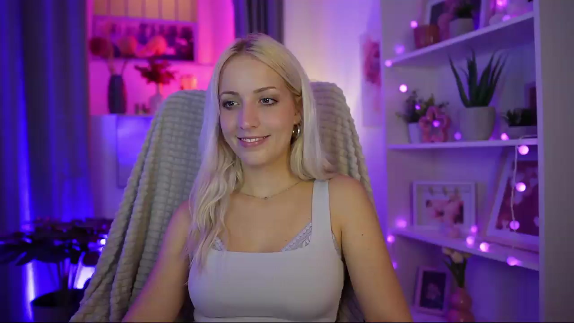 Gallery image thumbnail from Lucy_Cutie's myfreecams stream on, 07/26/2026, 19:12 image 16 of 20