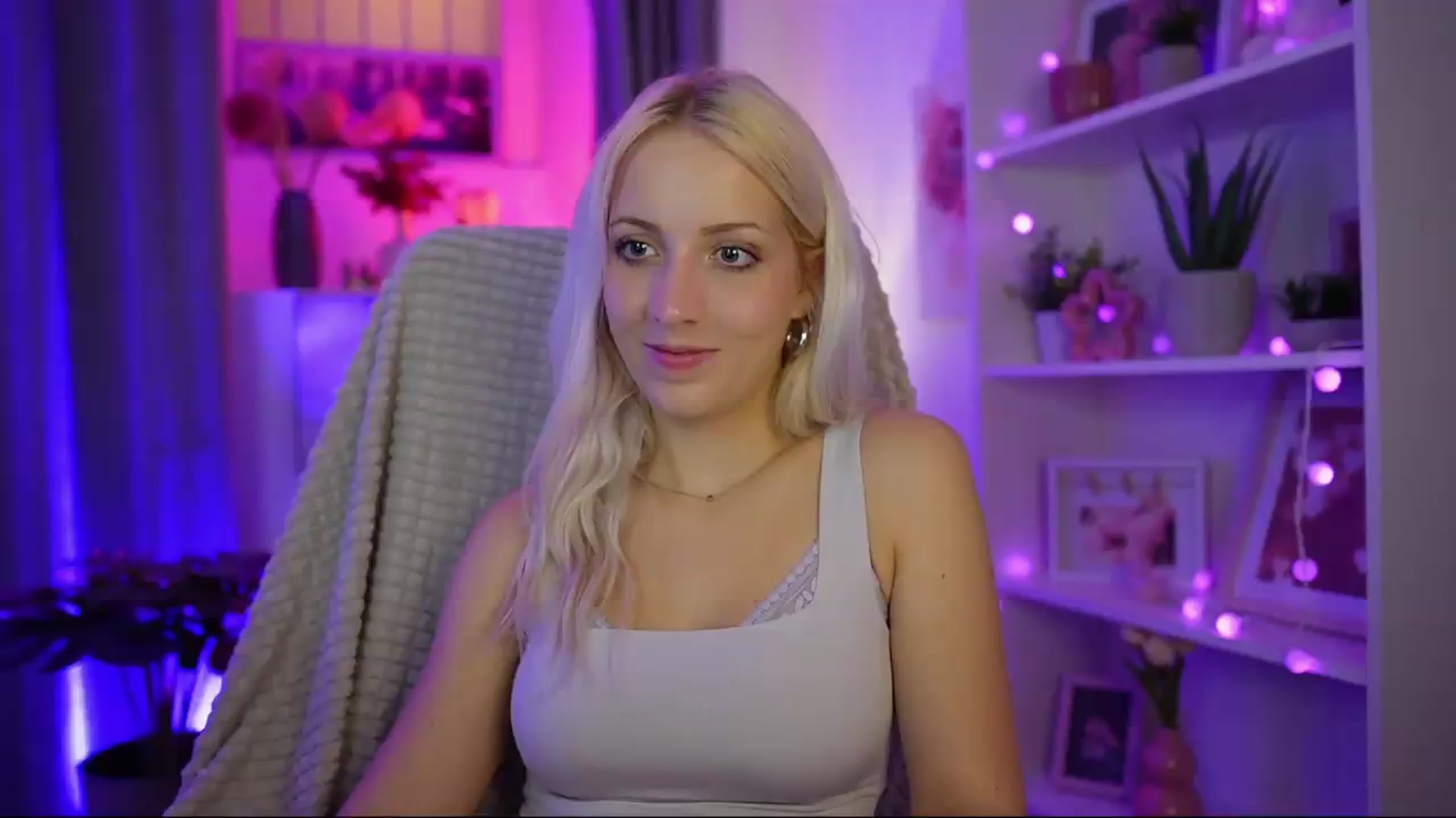 Gallery image thumbnail from Lucy_Cutie's myfreecams stream on, 07/26/2026, 19:12 image 14 of 20