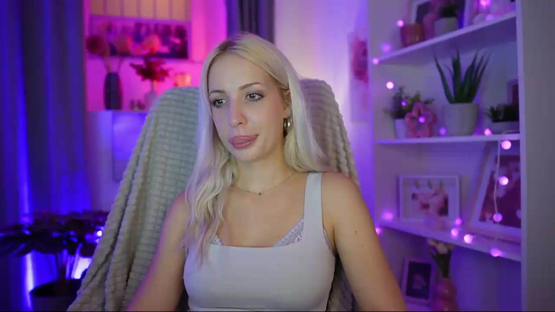 Gallery image thumbnail from Lucy_Cutie's myfreecams stream on, 07/26/2026, 19:12 image 15 of 20
