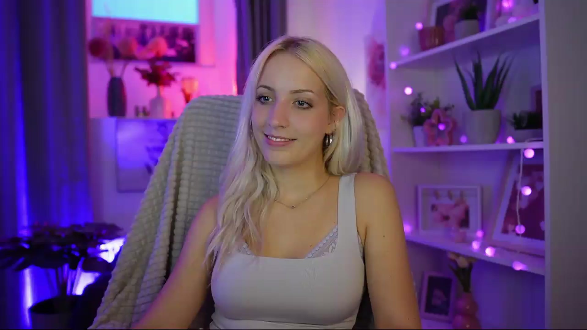 Gallery image thumbnail from Lucy_Cutie's myfreecams stream on, 07/26/2026, 19:12 image 5 of 20