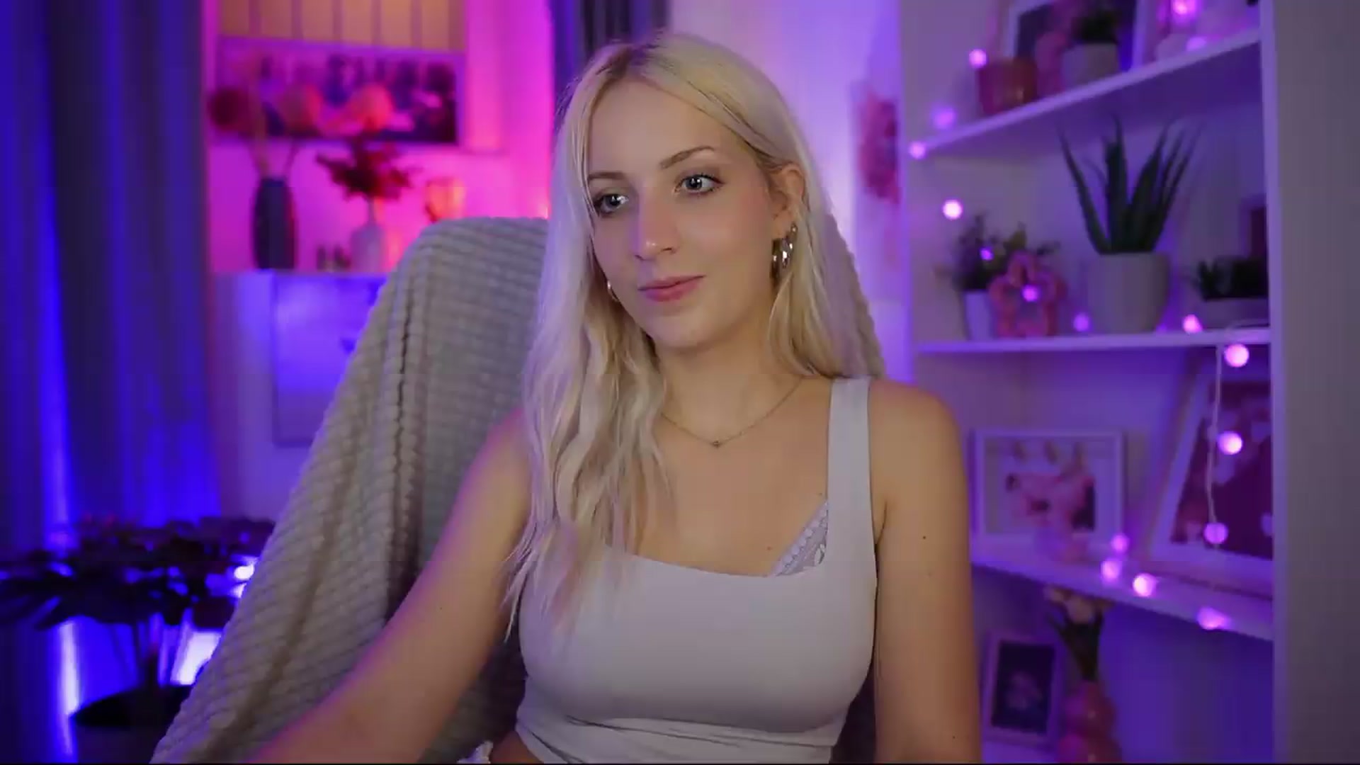 Gallery image thumbnail from Lucy_Cutie's myfreecams stream on, 07/26/2026, 19:50 image 17 of 20