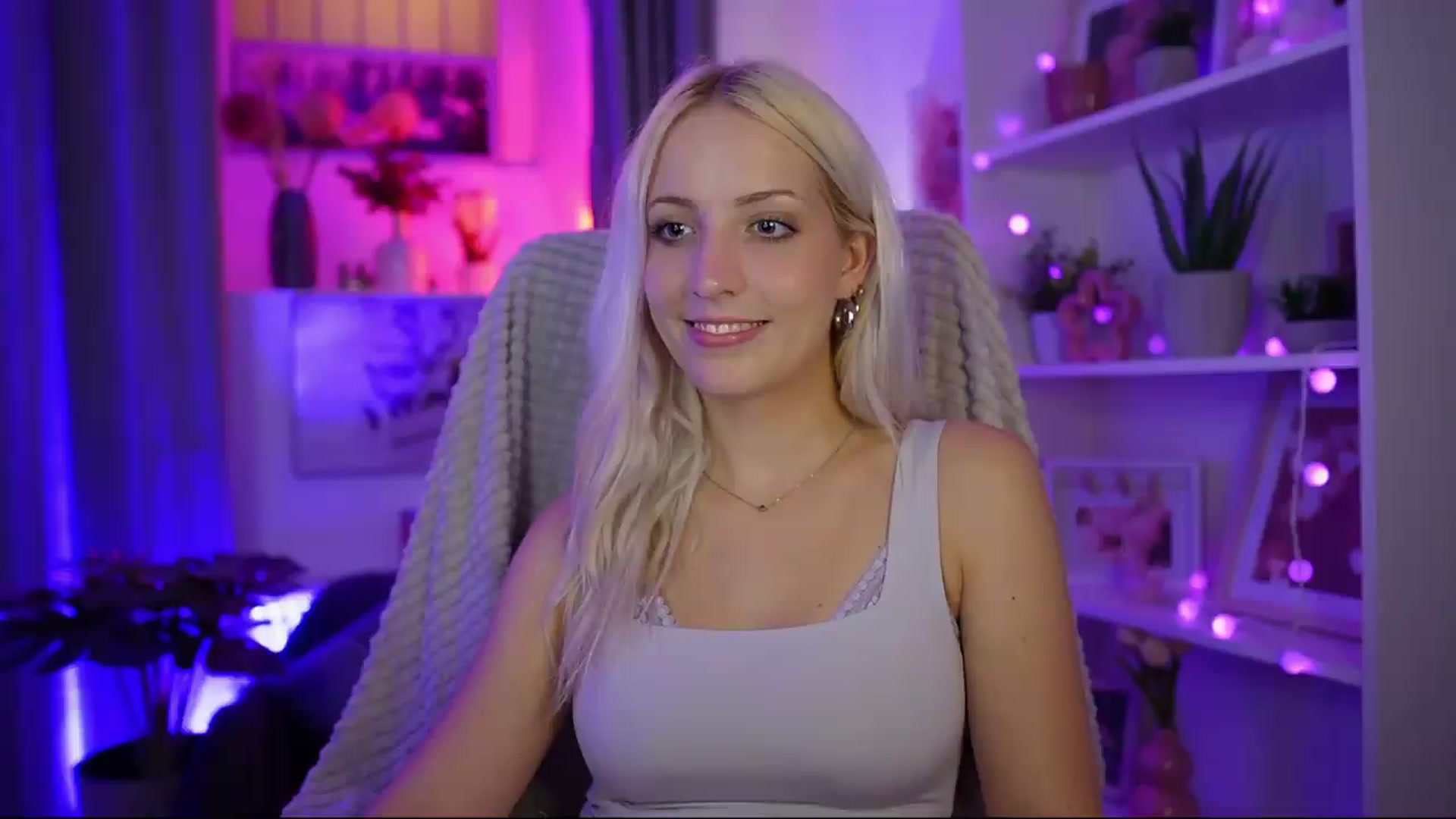 Gallery image thumbnail from Lucy_Cutie's myfreecams stream on, 07/26/2026, 20:22 image 1 of 20