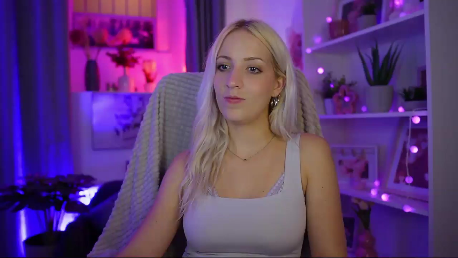 Gallery image thumbnail from Lucy_Cutie's myfreecams stream on, 07/26/2026, 20:22 image 10 of 20