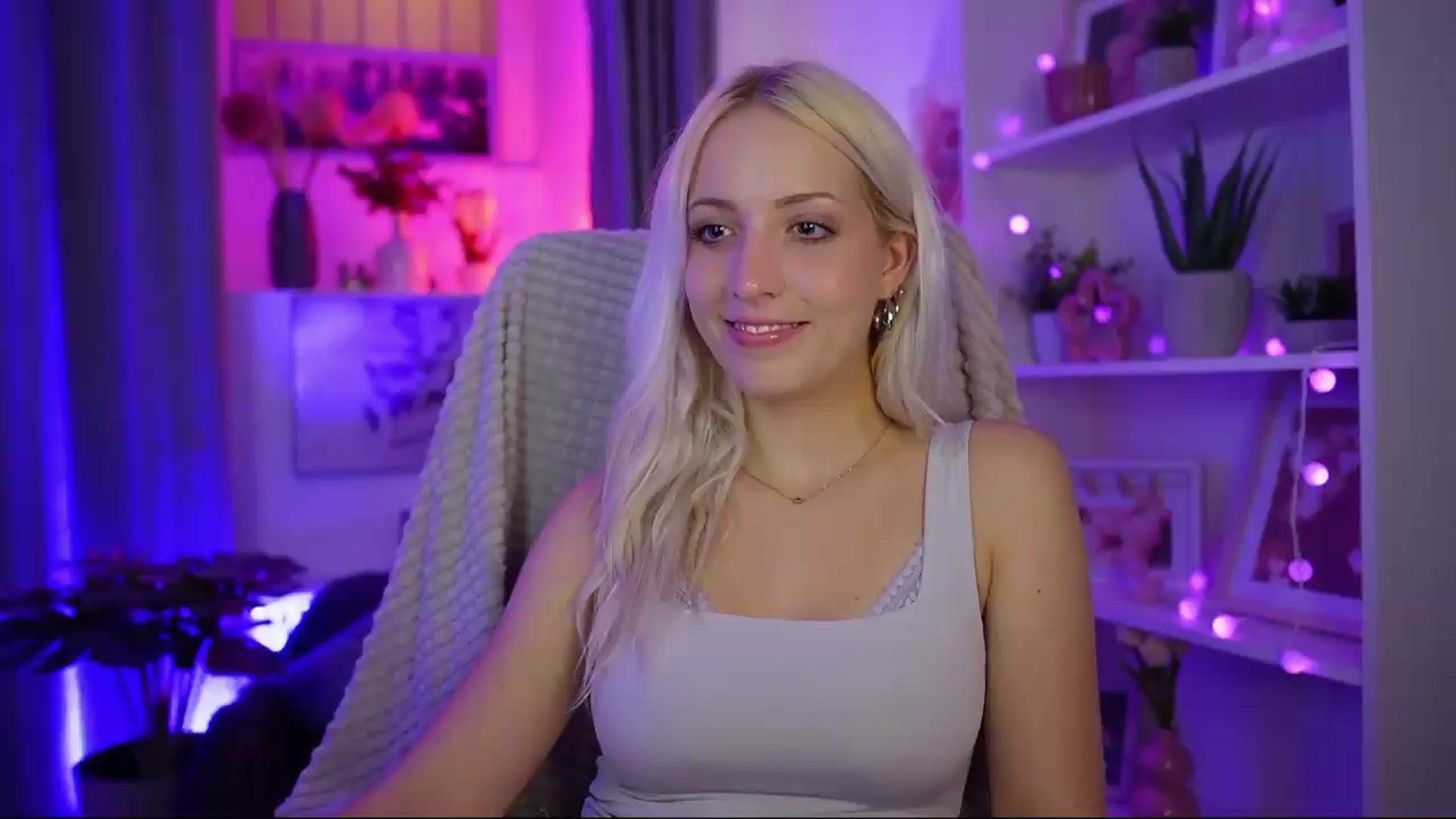 Gallery image thumbnail from Lucy_Cutie's myfreecams stream on, 07/26/2026, 20:22 image 5 of 20