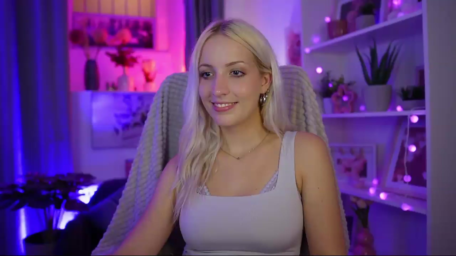 Gallery image thumbnail from Lucy_Cutie's myfreecams stream on, 07/26/2026, 20:22 image 2 of 20