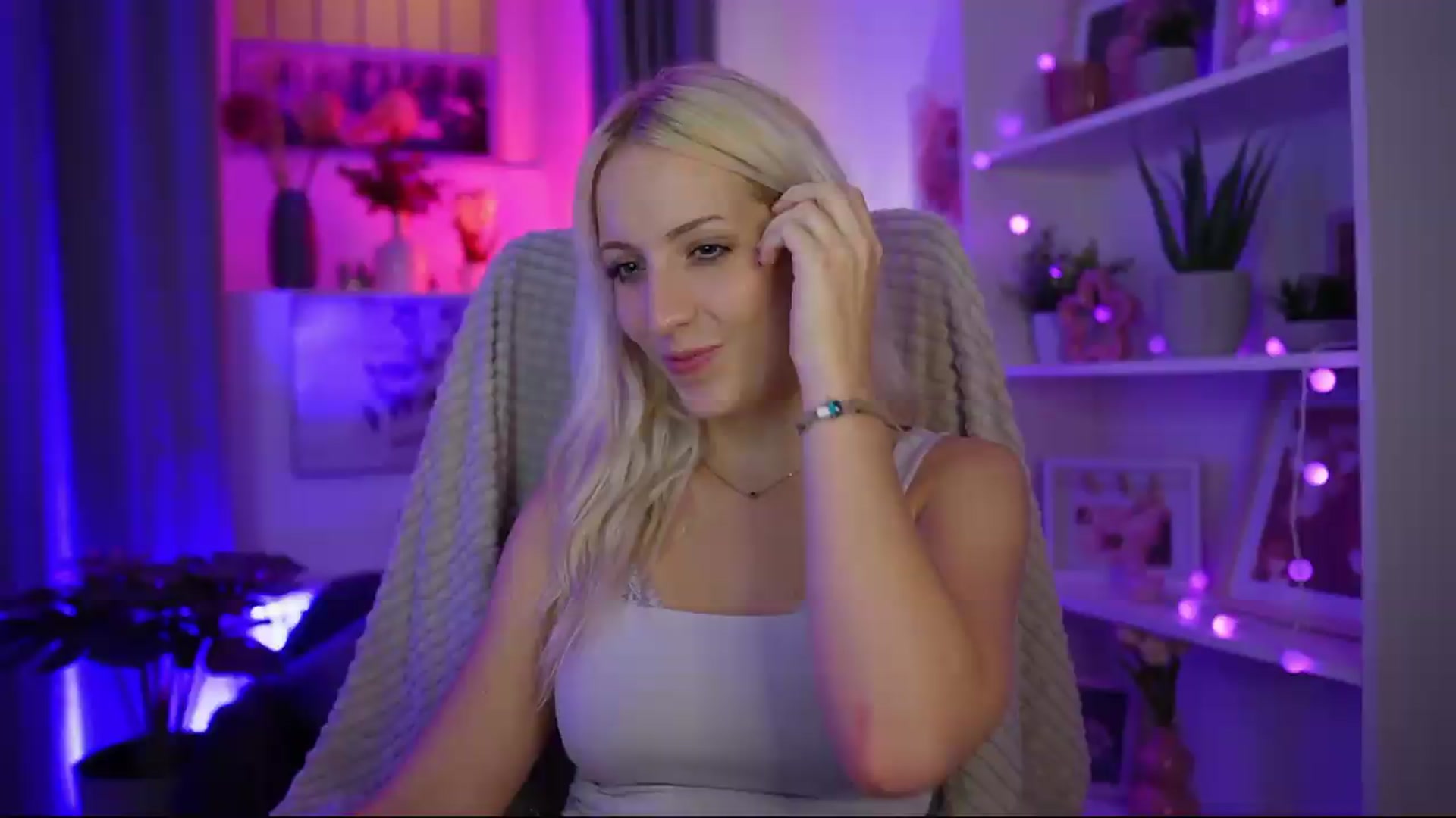 Gallery image thumbnail from Lucy_Cutie's myfreecams stream on, 07/26/2026, 20:22 image 14 of 20