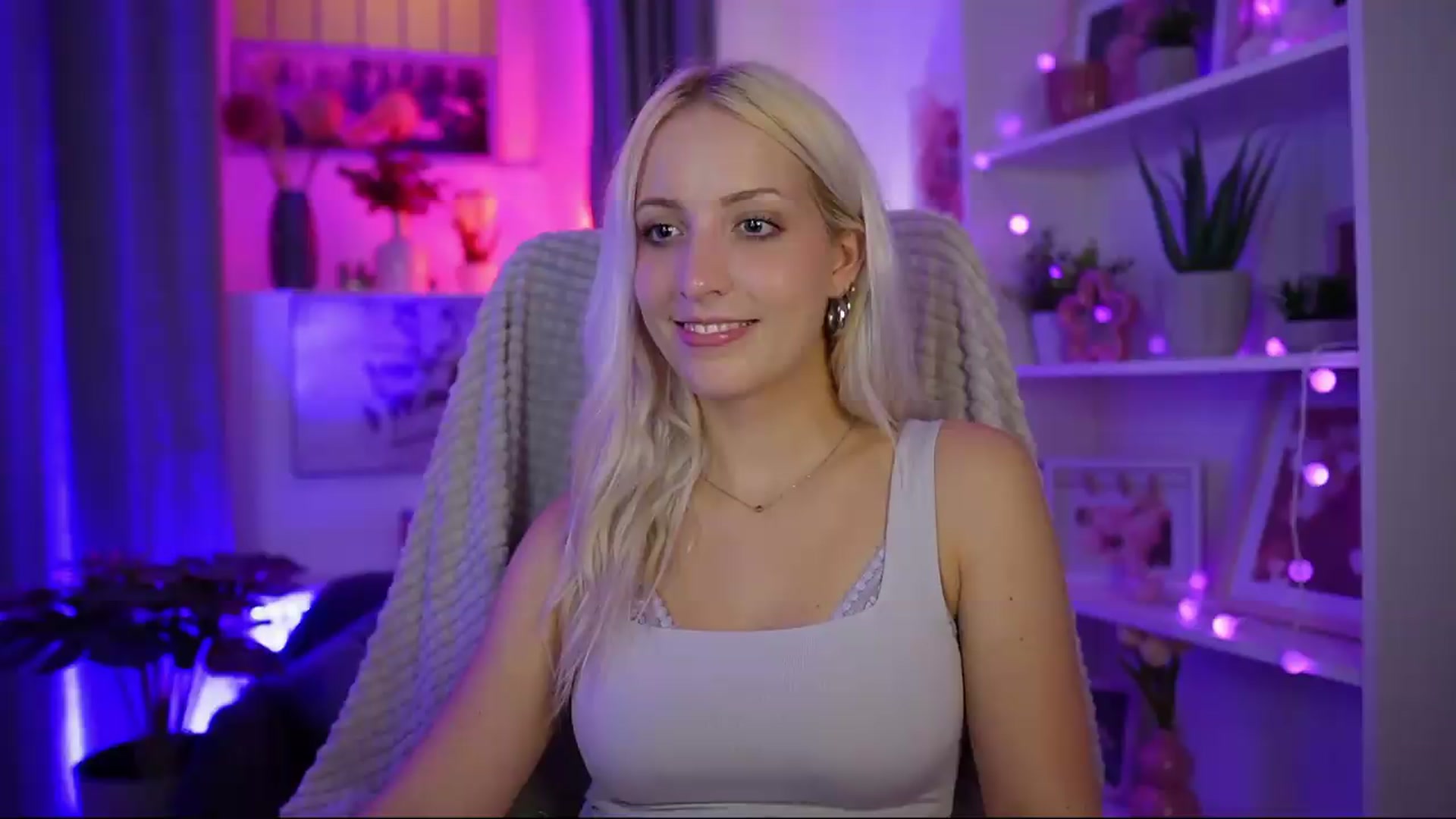 Gallery image thumbnail from Lucy_Cutie's myfreecams stream on, 07/26/2026, 20:22 image 4 of 20