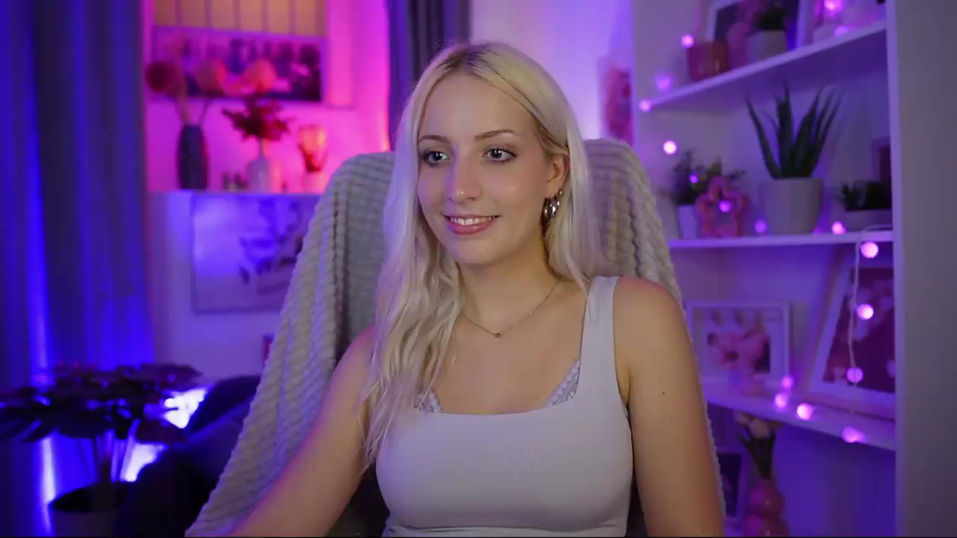 Gallery image thumbnail from Lucy_Cutie's myfreecams stream on, 07/26/2026, 20:22 image 3 of 20