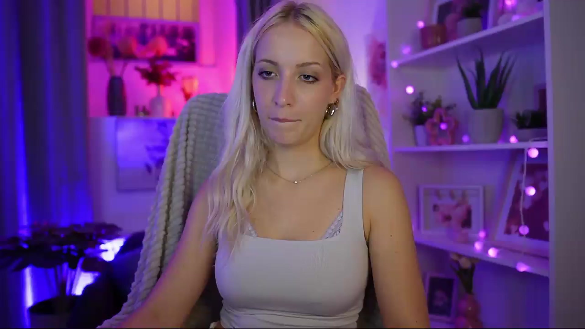 Gallery image thumbnail from Lucy_Cutie's myfreecams stream on, 07/26/2026, 22:01 image 17 of 20