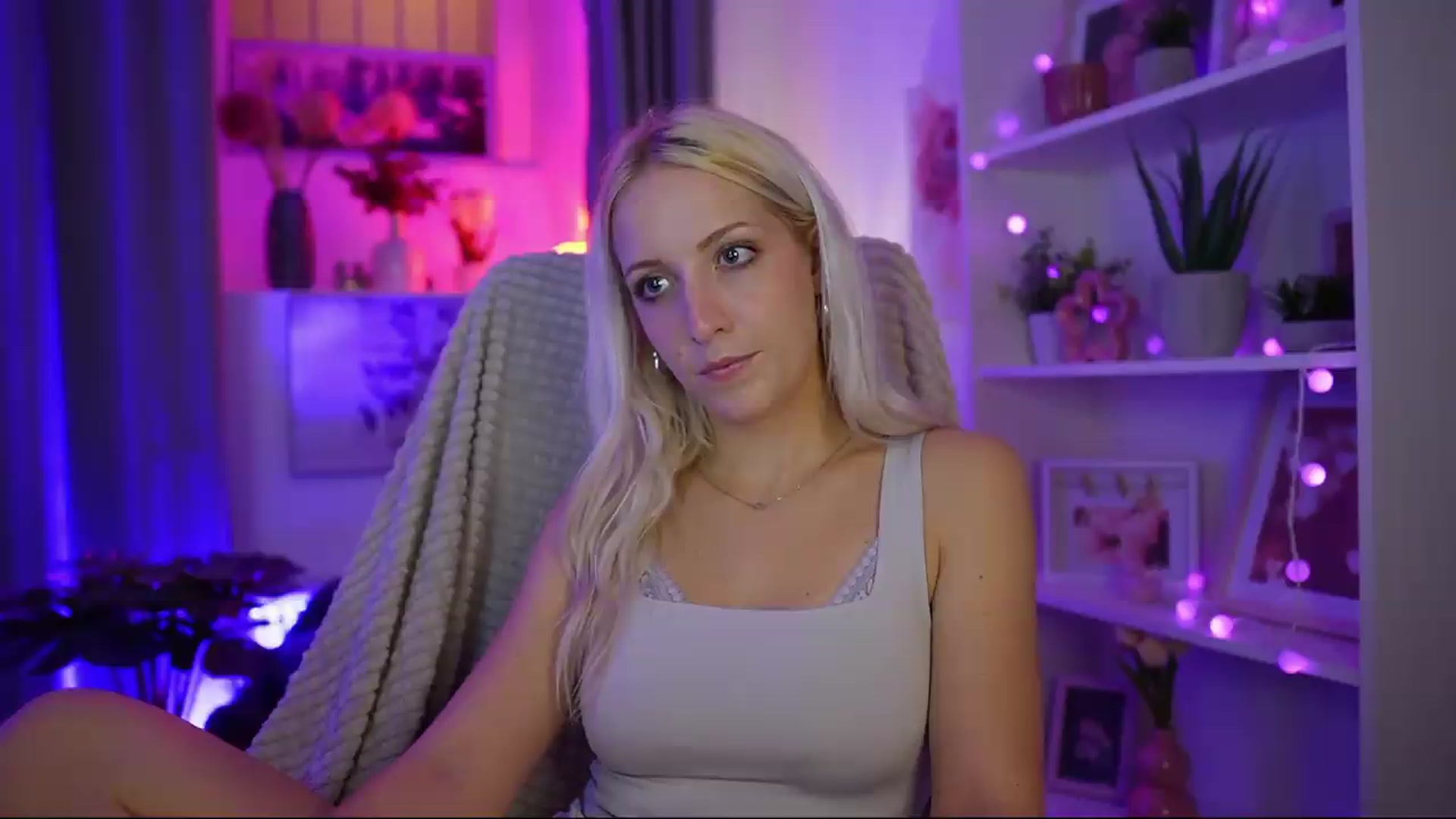 Gallery image thumbnail from Lucy_Cutie's myfreecams stream on, 07/26/2026, 22:01 image 7 of 20