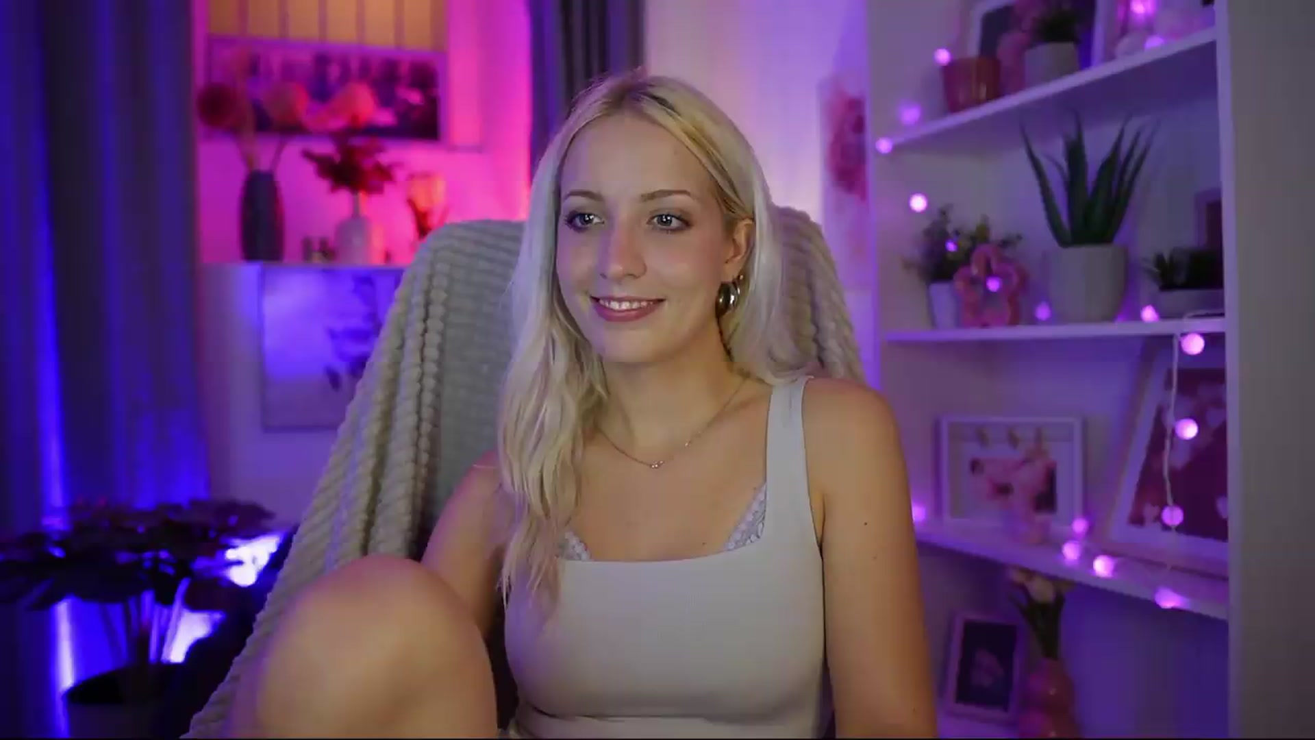 Gallery image thumbnail from Lucy_Cutie's myfreecams stream on, 07/26/2026, 22:01 image 1 of 20