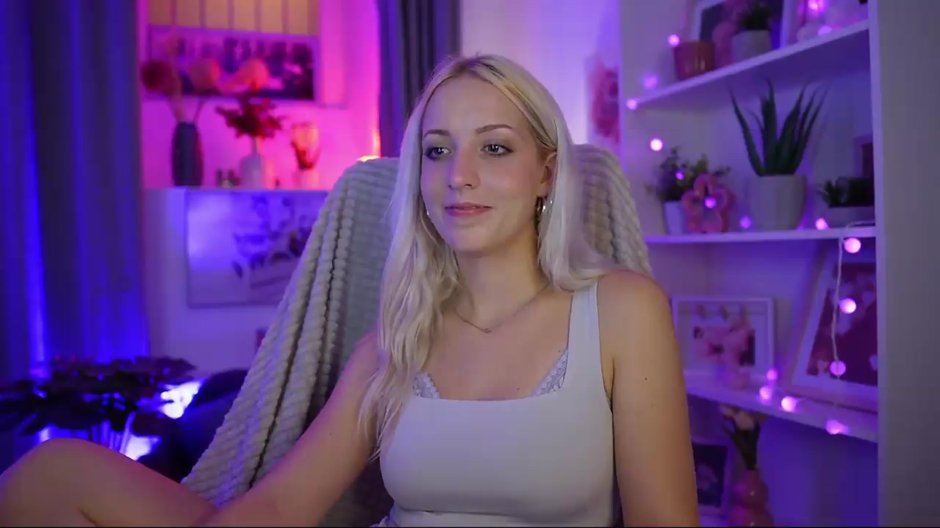Gallery image thumbnail from Lucy_Cutie's myfreecams stream on, 07/26/2026, 22:01 image 11 of 20