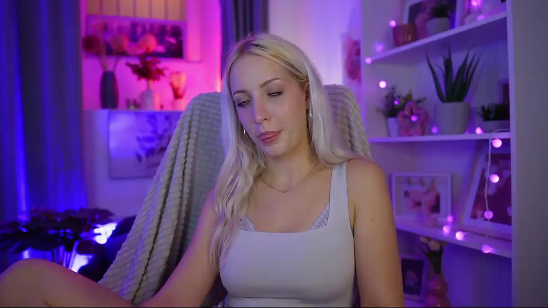 Gallery image thumbnail from Lucy_Cutie's myfreecams stream on, 07/26/2026, 22:01 image 9 of 20