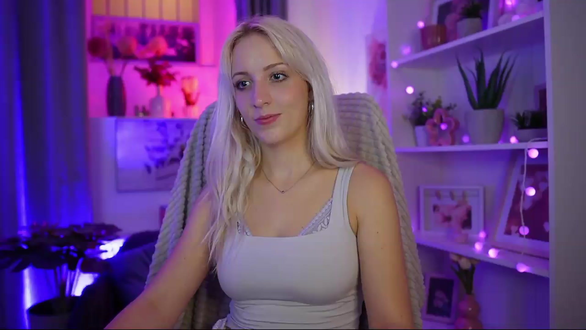 Gallery image thumbnail from Lucy_Cutie's myfreecams stream on, 07/26/2026, 22:36 image 2 of 20