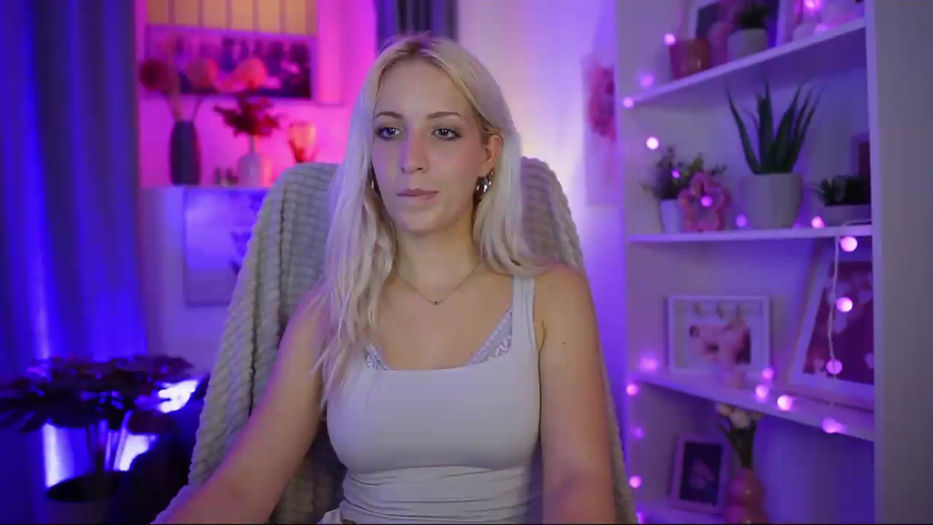 Gallery image thumbnail from Lucy_Cutie's myfreecams stream on, 07/26/2026, 22:36 image 16 of 20
