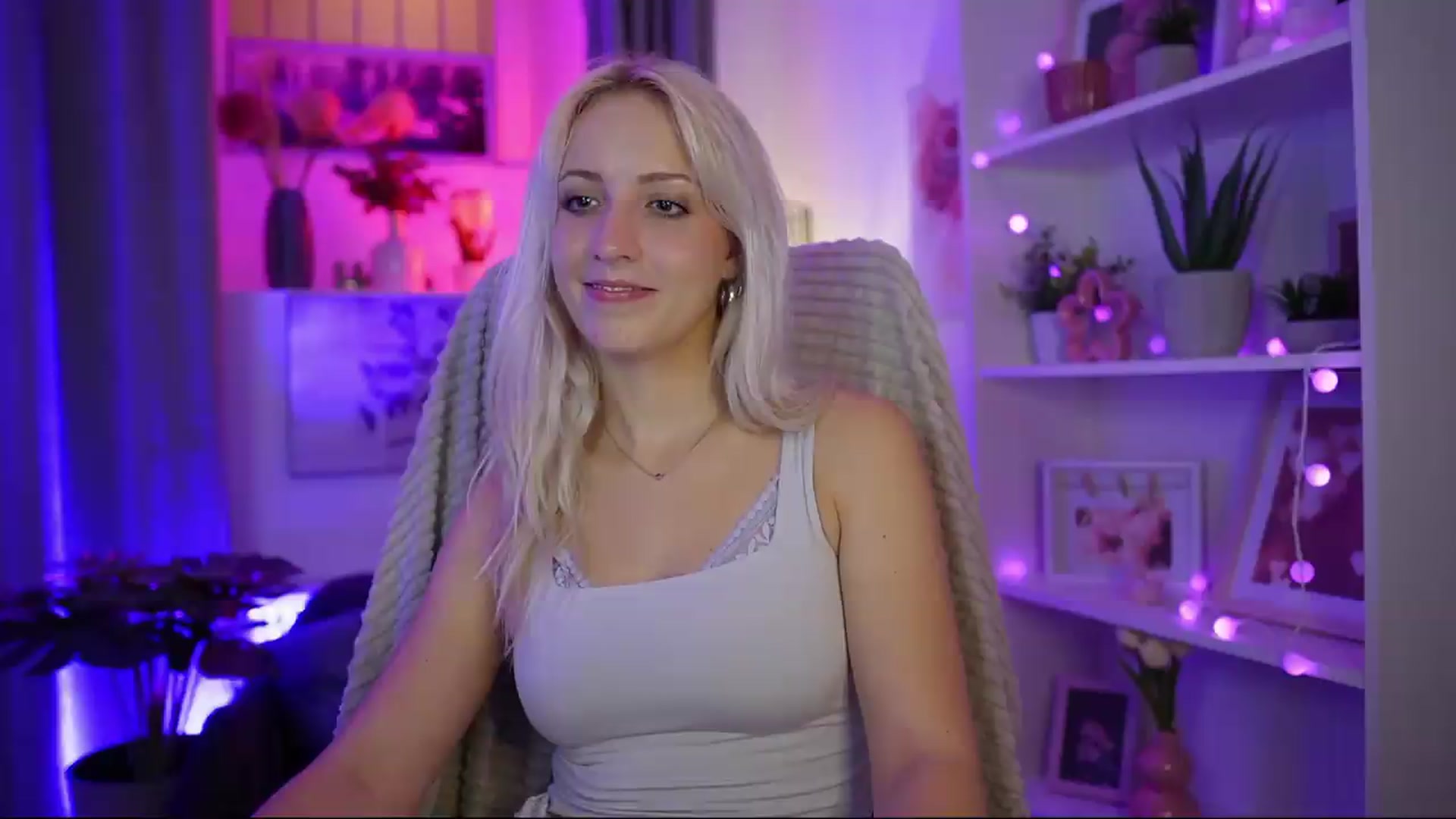 Gallery image thumbnail from Lucy_Cutie's myfreecams stream on, 07/26/2026, 22:36 image 5 of 20