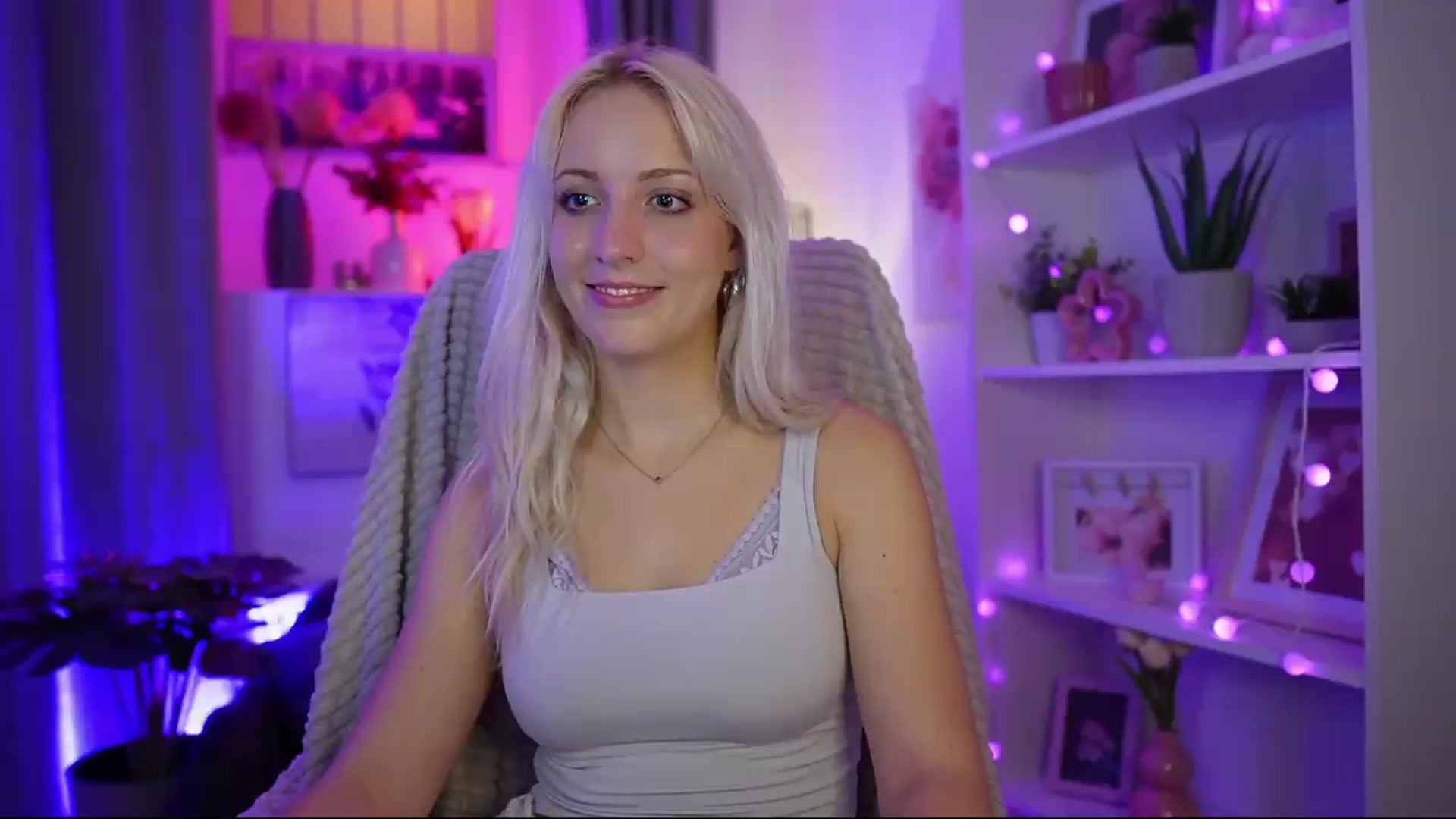Gallery image thumbnail from Lucy_Cutie's myfreecams stream on, 07/26/2026, 22:36 image 4 of 20