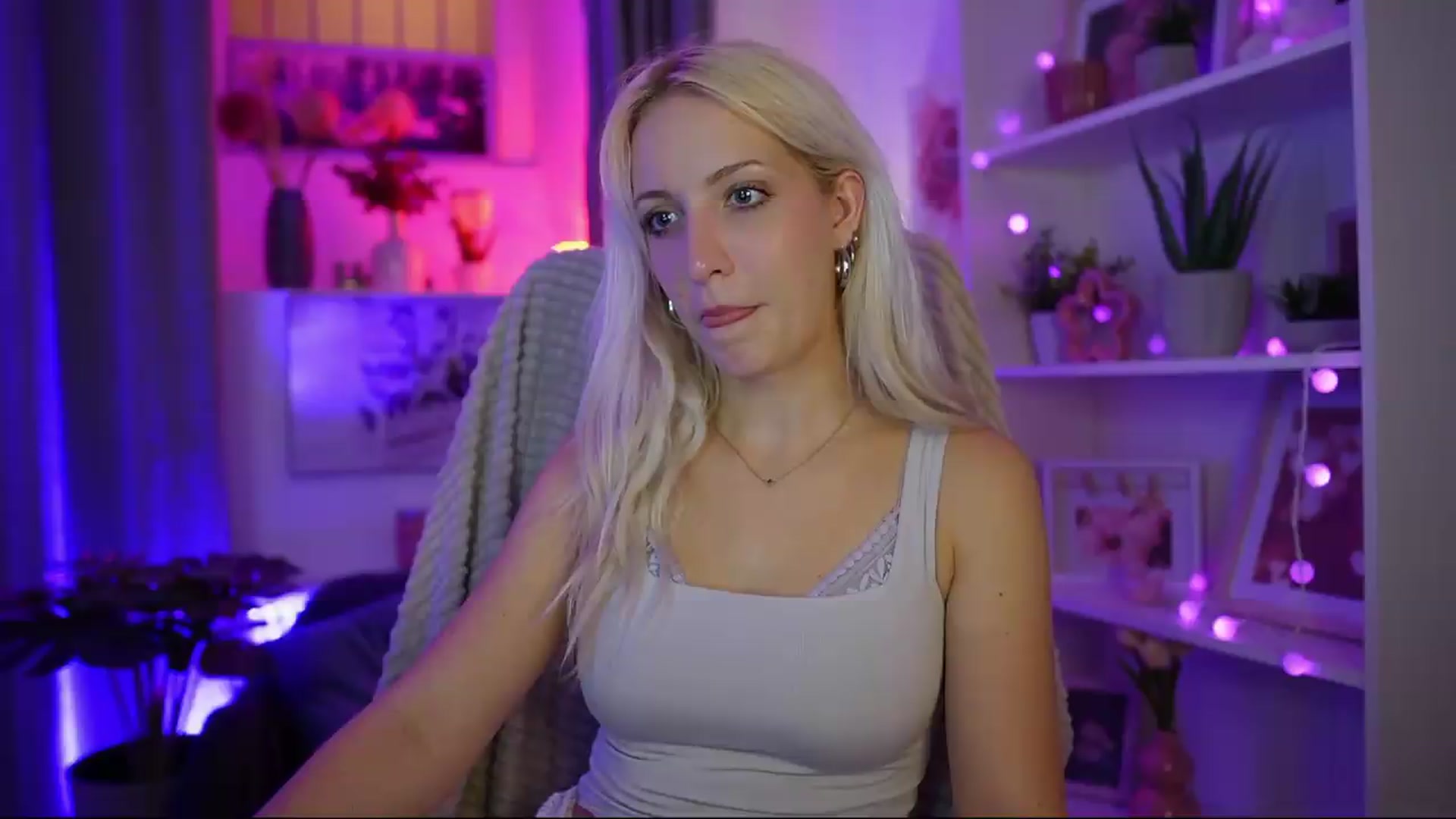 Gallery image thumbnail from Lucy_Cutie's myfreecams stream on, 07/26/2026, 22:36 image 17 of 20