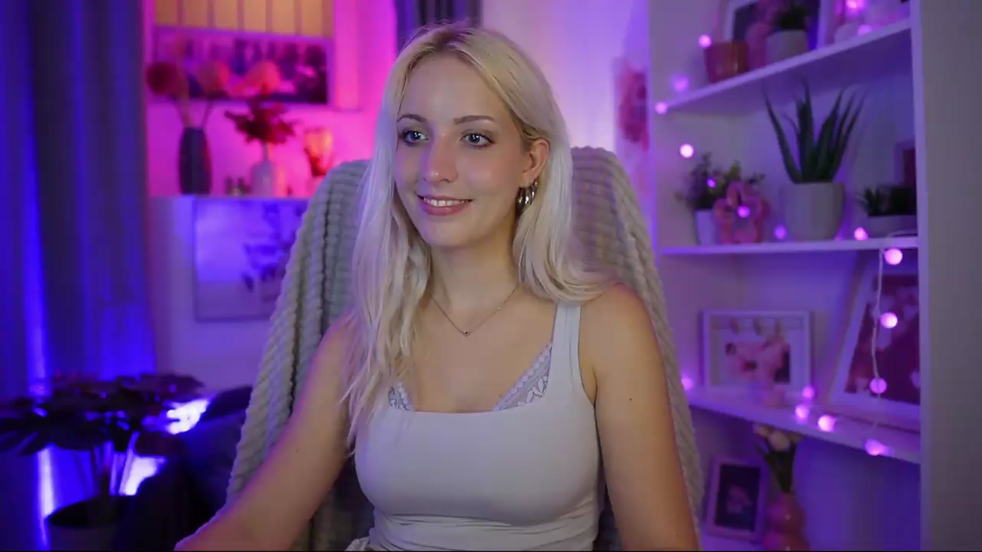 Gallery image thumbnail from Lucy_Cutie's myfreecams stream on, 07/26/2026, 22:36 image 18 of 20