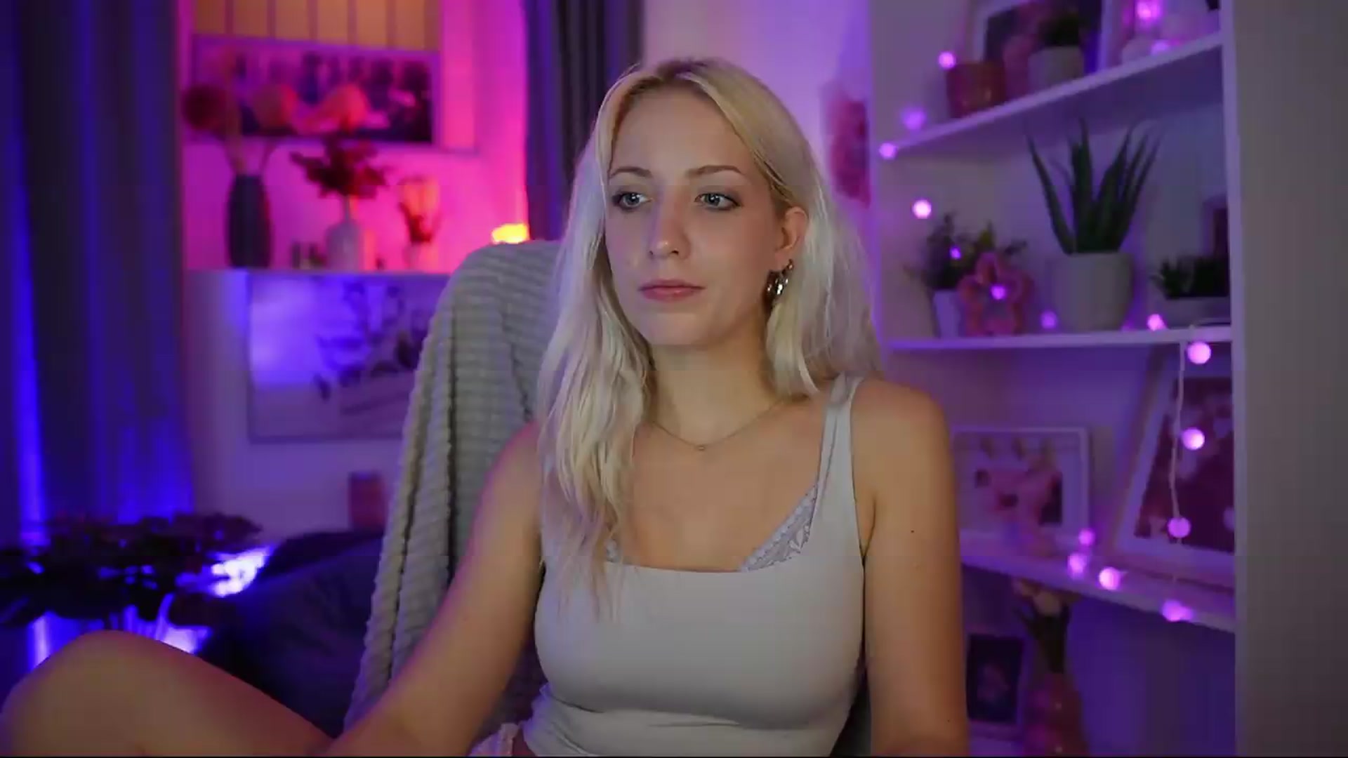 Gallery image thumbnail from Lucy_Cutie's myfreecams stream on, 07/26/2026, 23:48 image 19 of 20