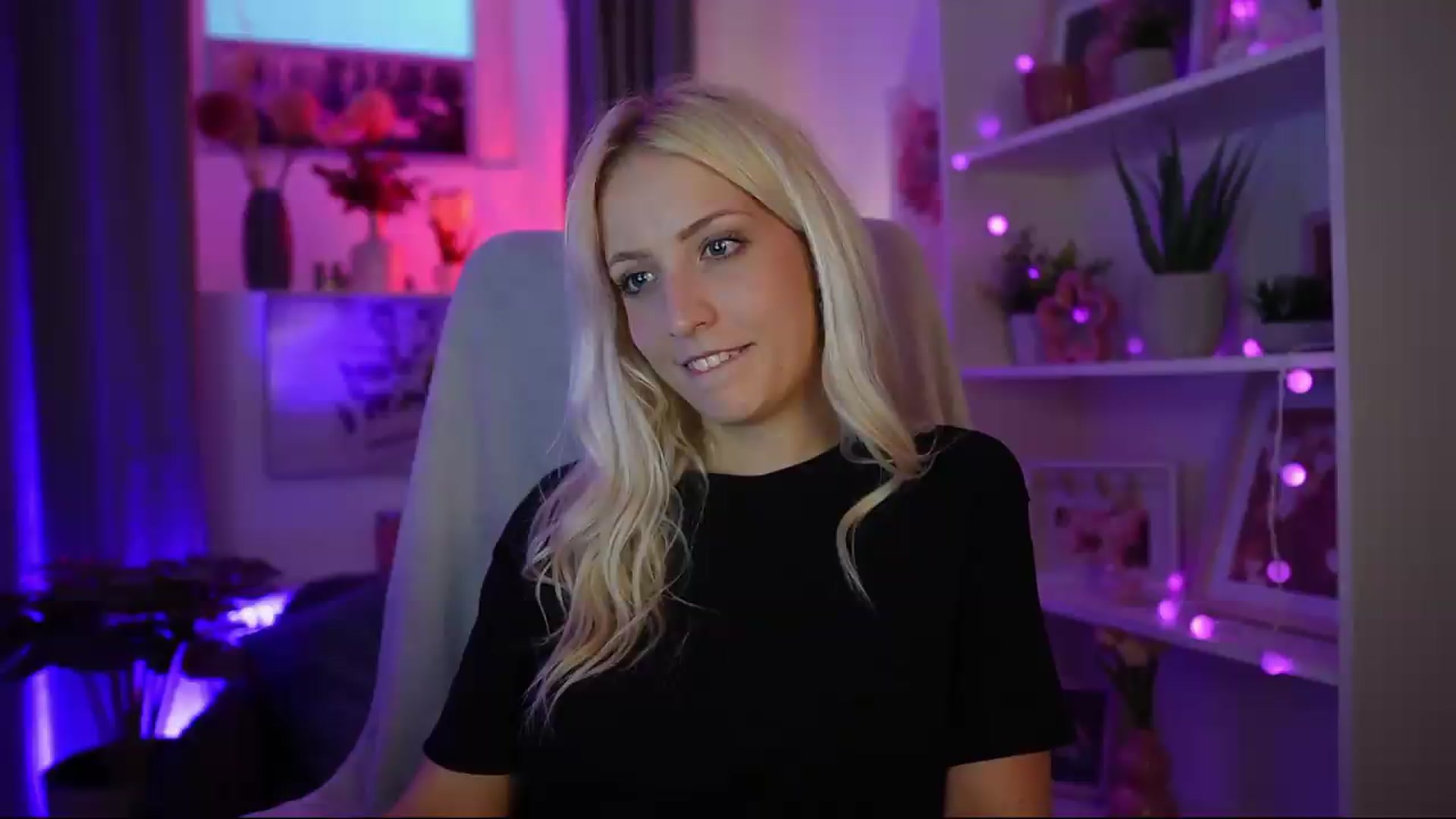 Gallery image thumbnail from Lucy_Cutie's myfreecams stream on, 07/30/2026, 18:37 image 4 of 20