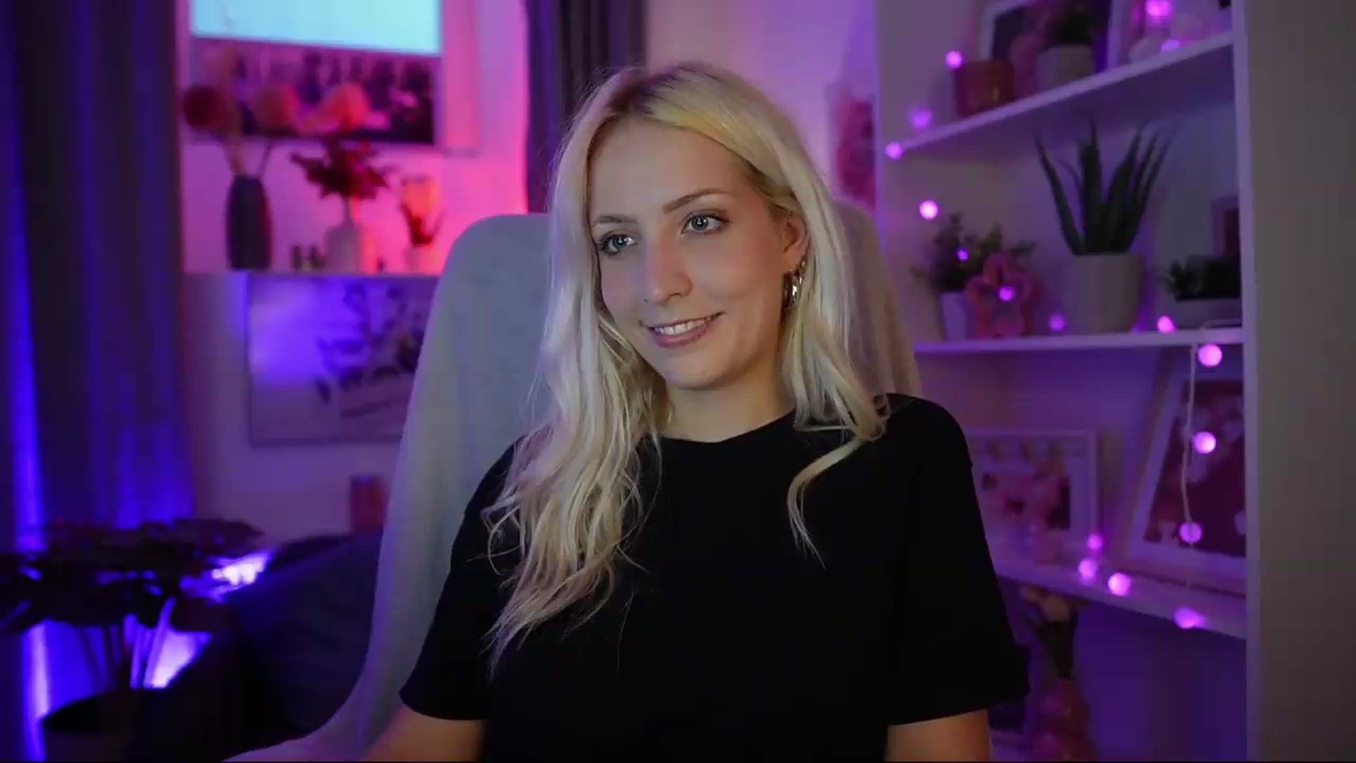 Gallery image thumbnail from Lucy_Cutie's myfreecams stream on, 07/30/2026, 18:37 image 3 of 20