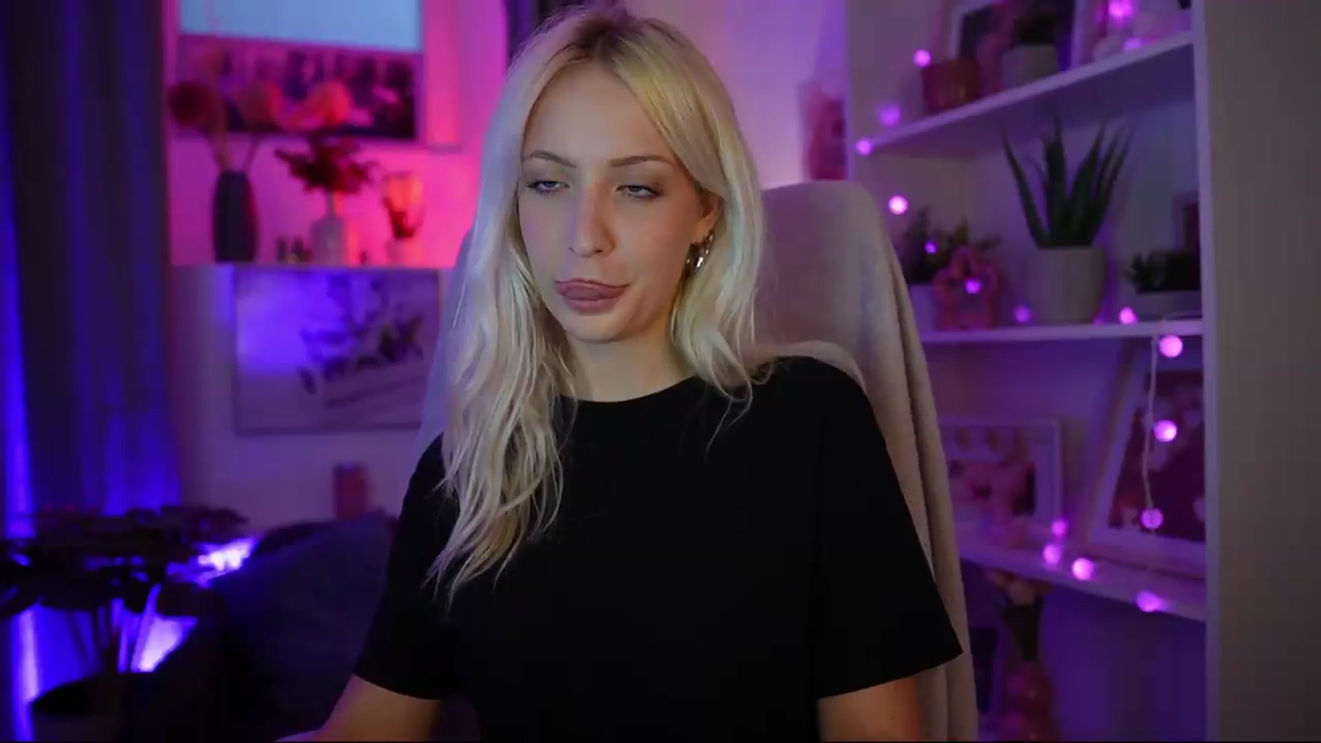 Gallery image thumbnail from Lucy_Cutie's myfreecams stream on, 07/30/2026, 18:37 image 12 of 20