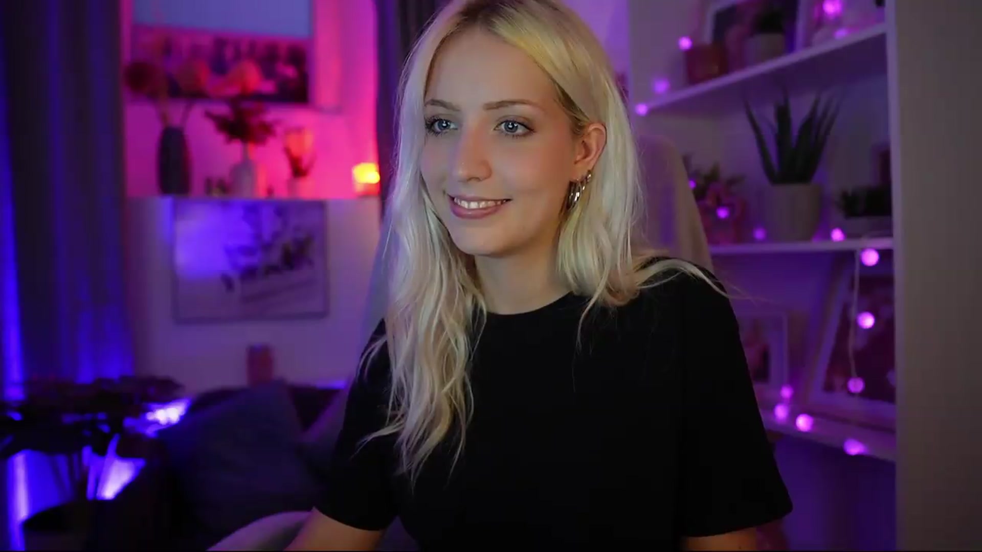 Gallery image thumbnail from Lucy_Cutie's myfreecams stream on, 07/30/2026, 18:37 image 18 of 20